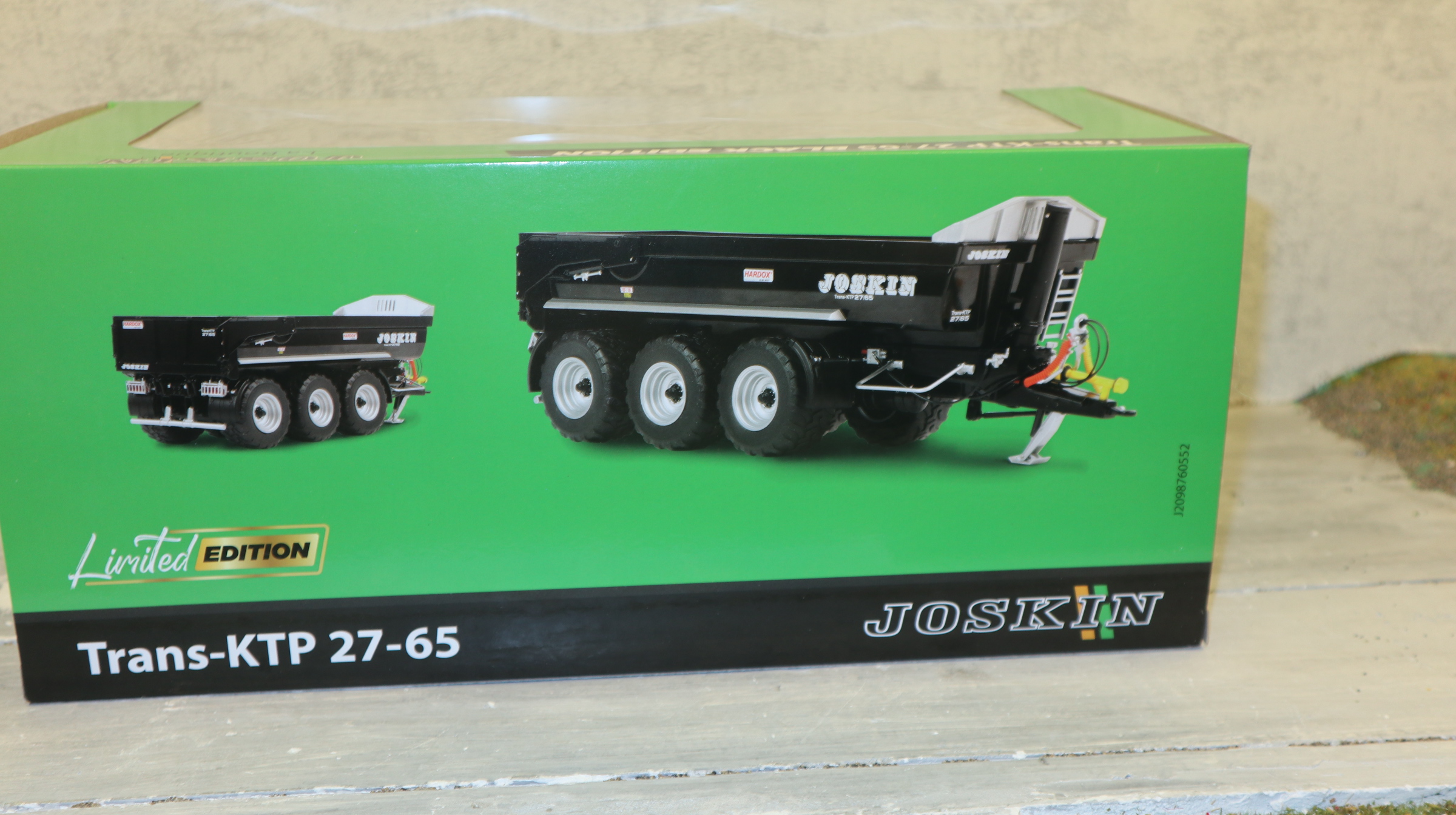 Universal Hobbies UH 6798 in 1:32, Joskin Trans-KTP 27-65, Black Edition,  NEU in OVP