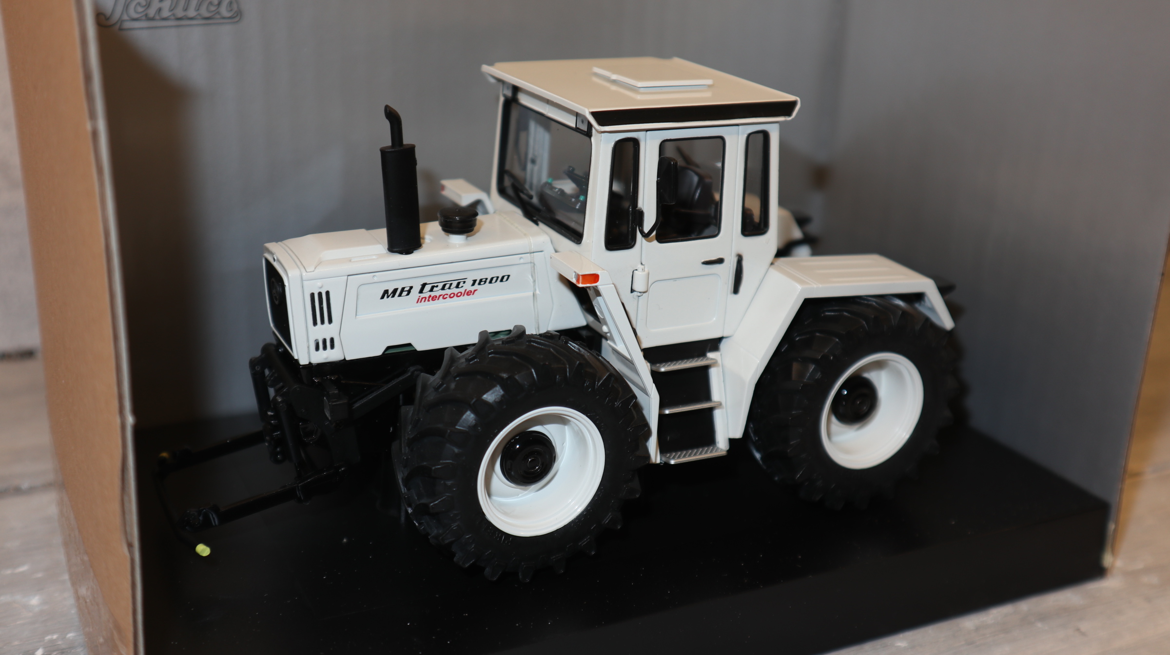 Schuco 7606 in 1:32, MB Trac 1800 Schneewittchen, NEU in OVP