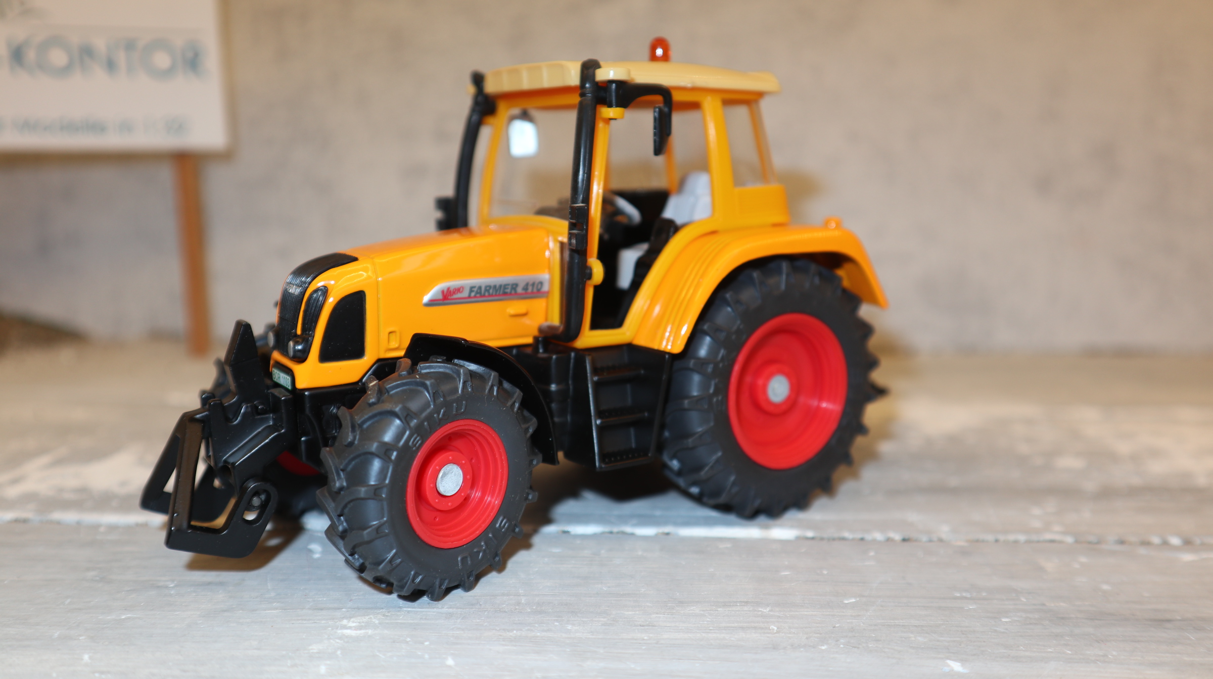 Siku 2968 in 1:32, Fendt 411 orange Grundmodell für SSC,  NEU in OVP
