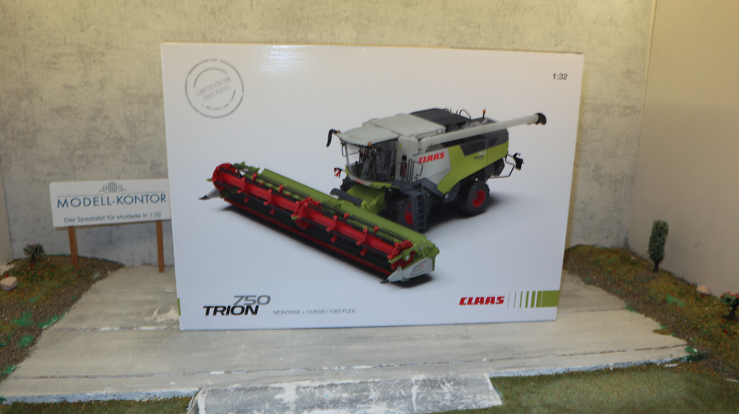 Wiking 02566220 in 1:32,  Claas Trion 750 Montana + Convo 1080, NEU in OVP