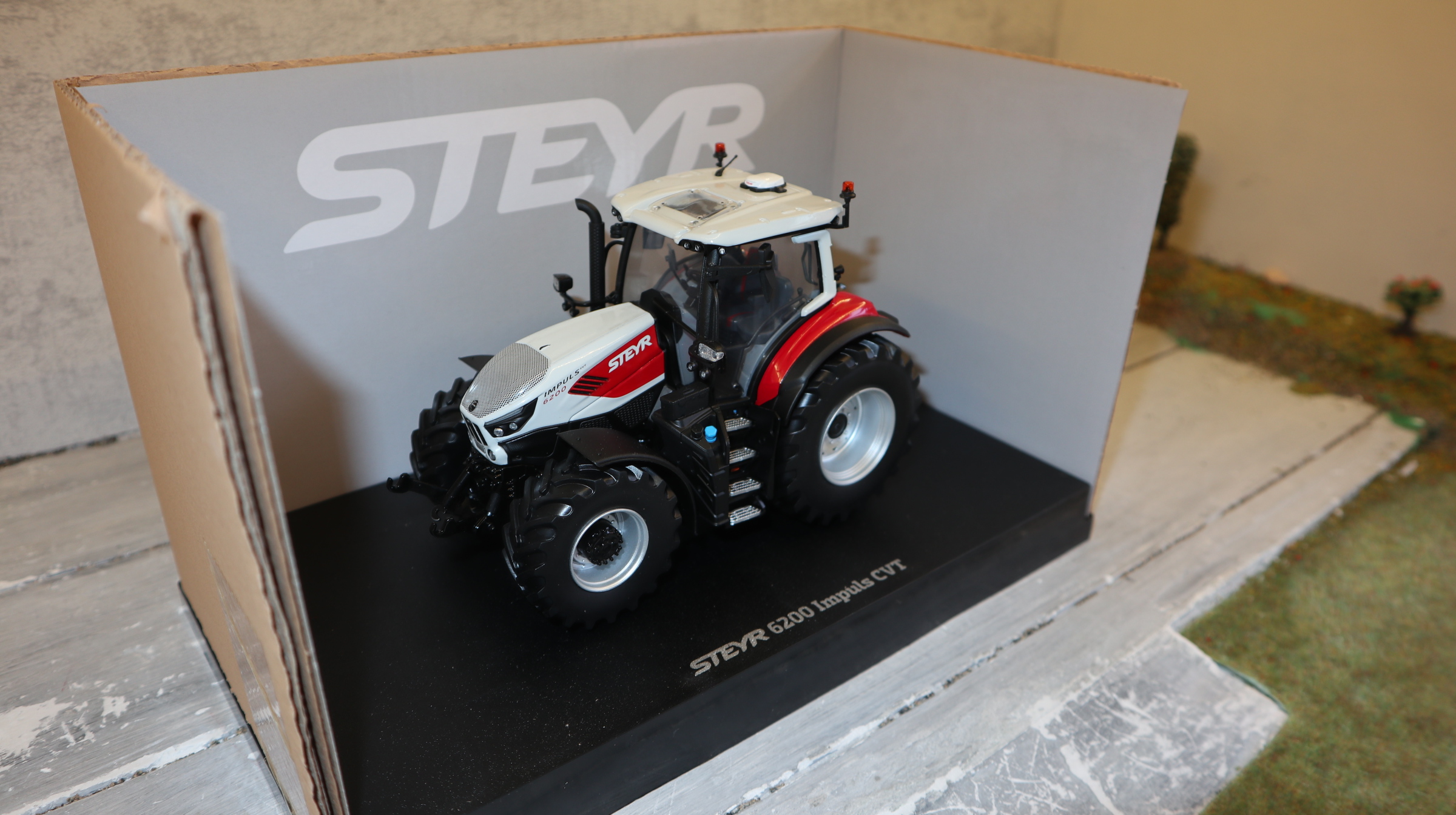 Universal Hobbies UH 6812 in 1:32, Steyr 6200 CVT,  NEU in OVP