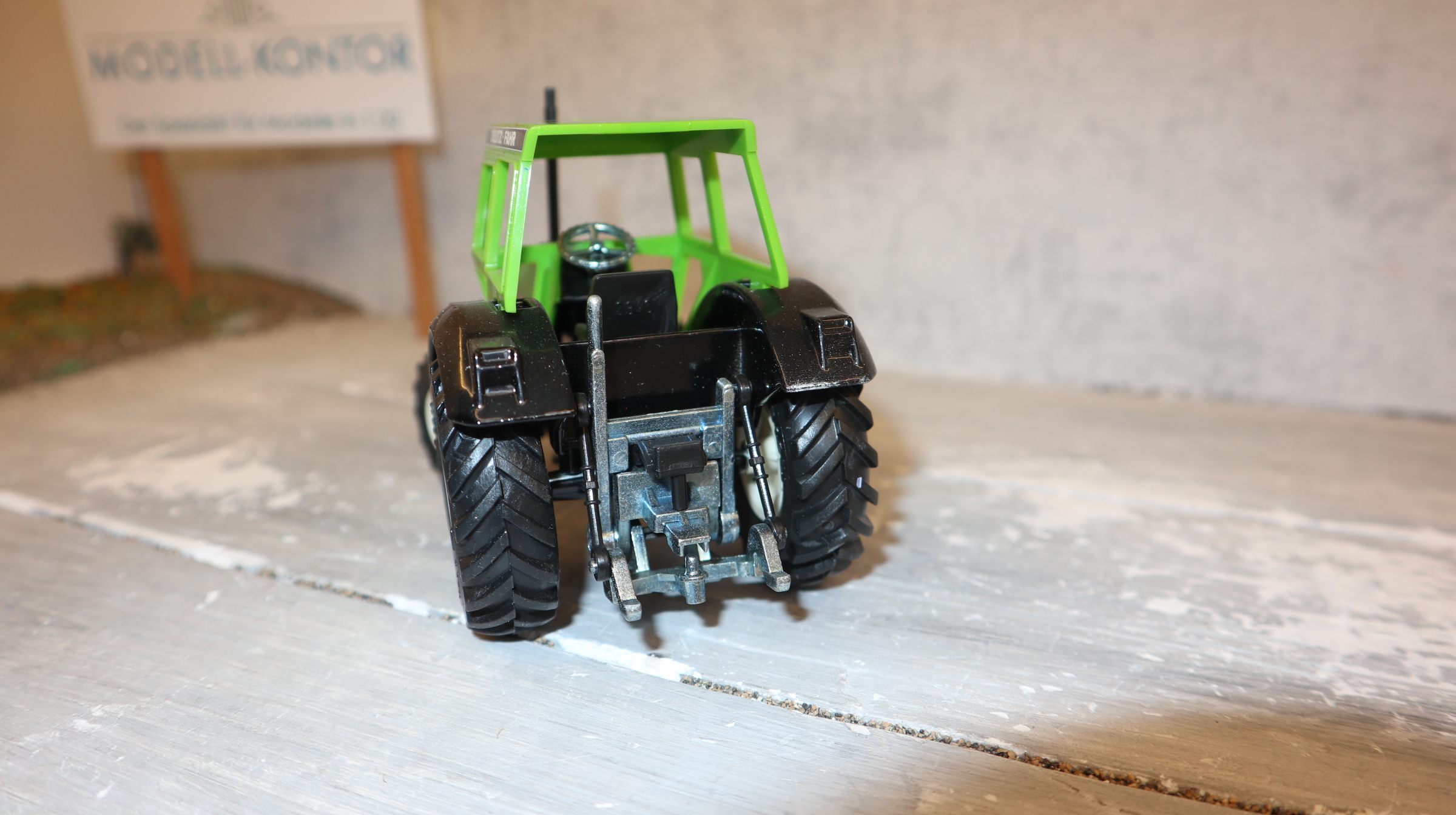 Siku 2850 in 1:32, Deutz-Fahr DX 86 mit weißen Felgen  NEU in OVP