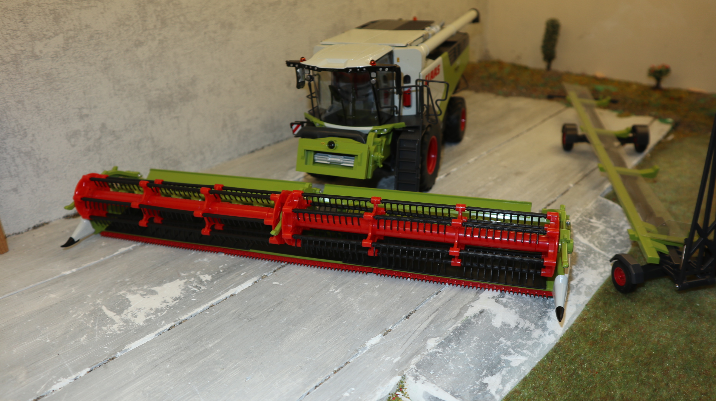 Wiking 02566220 in 1:32,  Claas Trion 750 Montana + Convo 1080, NEU in OVP