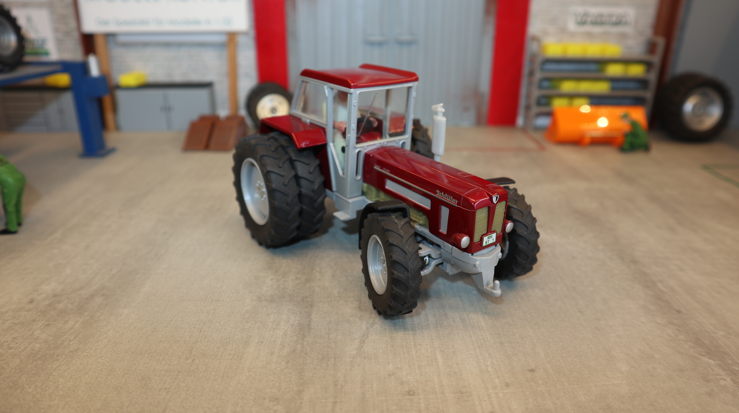 Siku 3469 in 1:32, Schlüter 950V weinrot-metallic Zwillingreifen HA, NEU ohne OVP