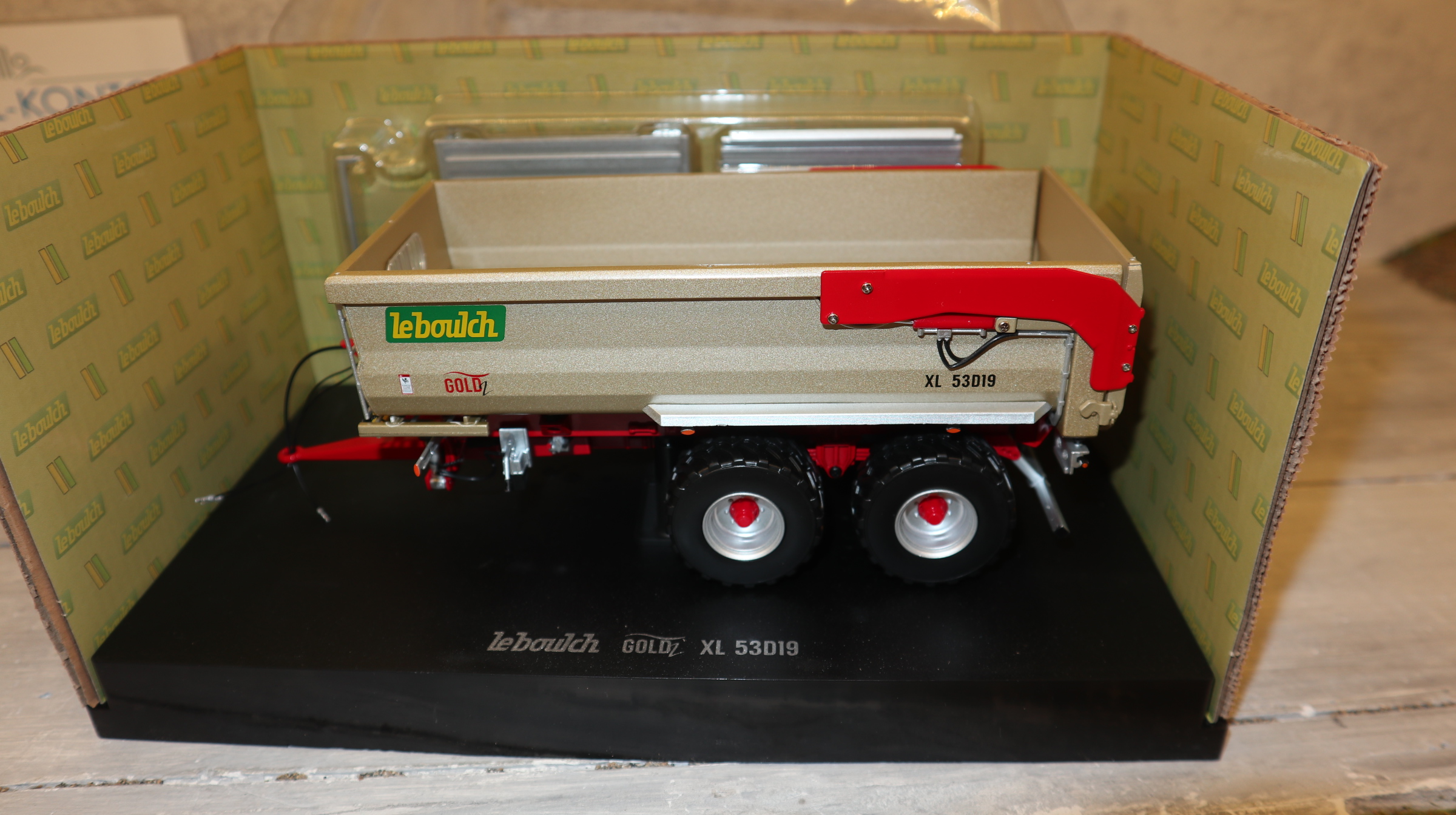 Universal Hobbies UH 6837 in 1:32, Leboulch Gold2 XL 53D19  NEU in OVP