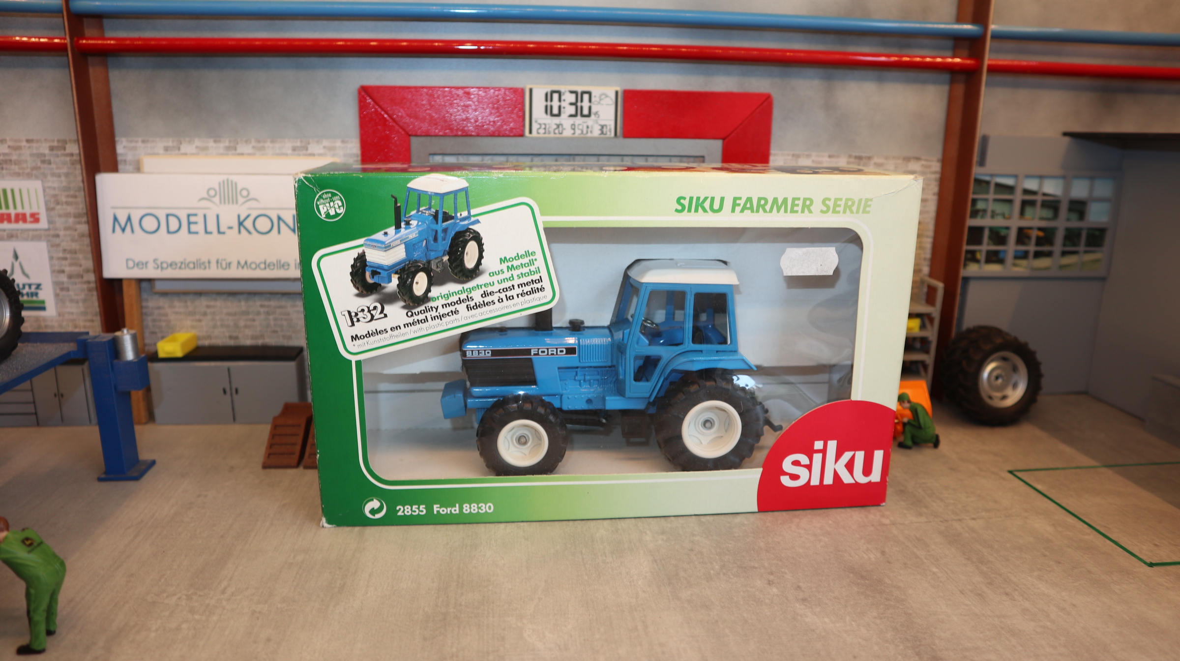 Siku 2885 in 1:32, Ford 8830 4WD, NEU in OVP