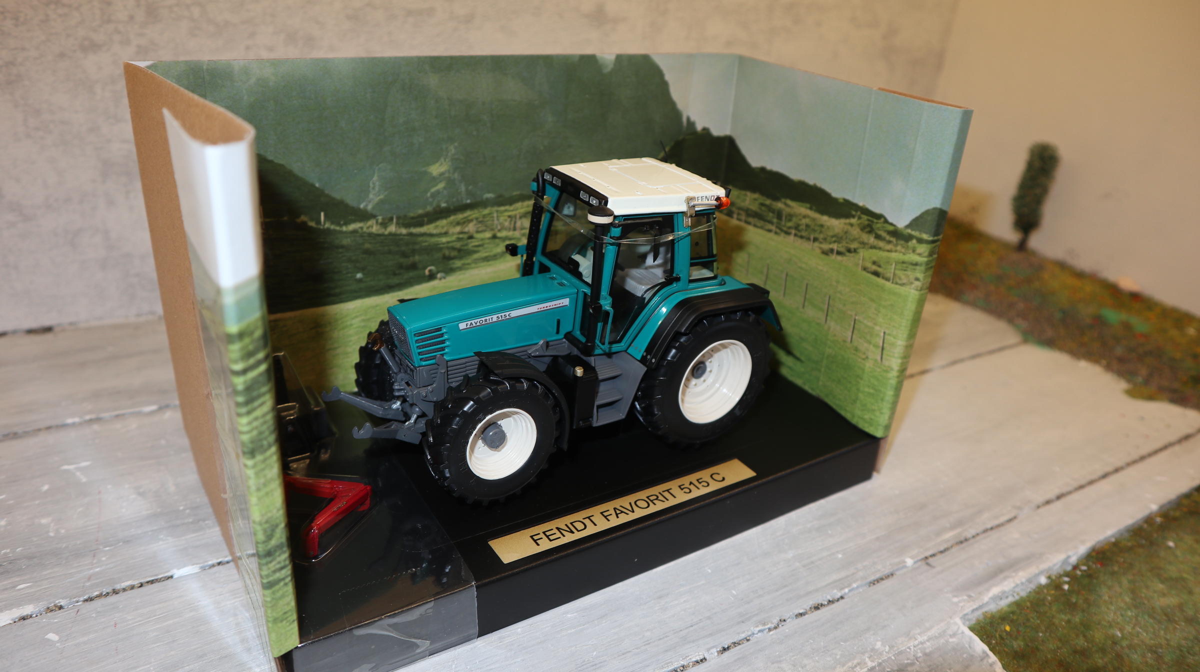 Weise Toys 2074 in 1:32, Fendt Favorit 515 C Vorführschlepper türkis,  NEU in OVP