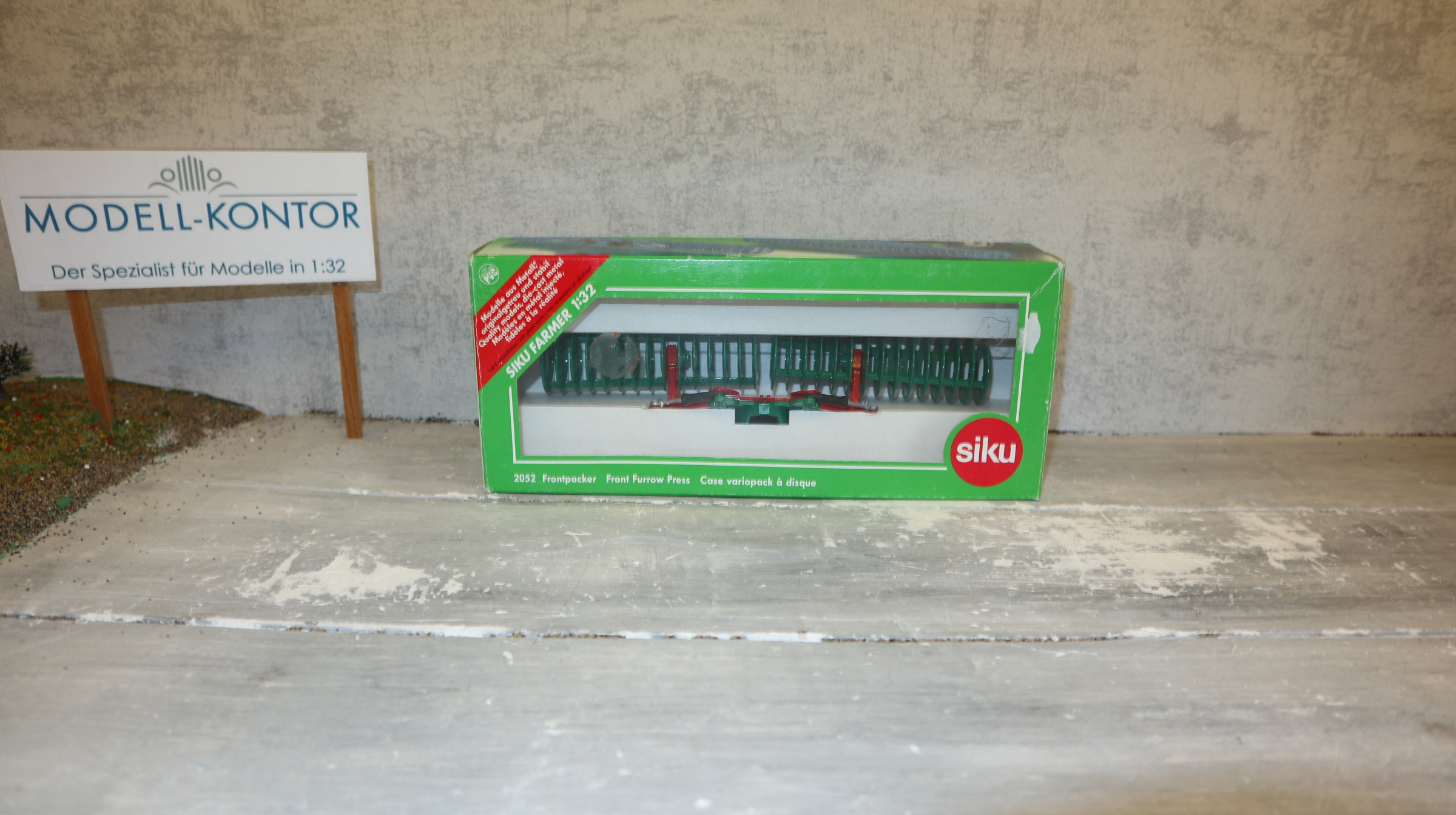 Siku 2052 in 1:32 Frontpacker KVERNELAND grün-rot, Sondermodell , NEU in OVP