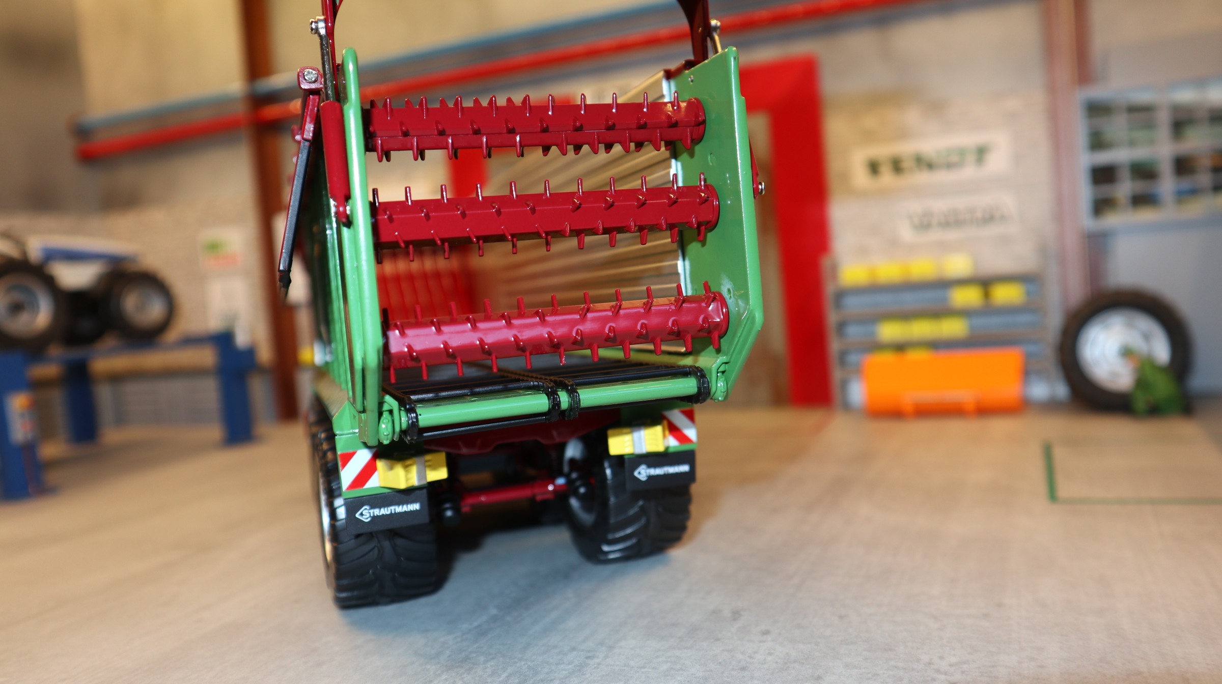 MarGe 2602 in 1:32, Strautmann Magnon 11-530 Silagewagen, NEU in OVP