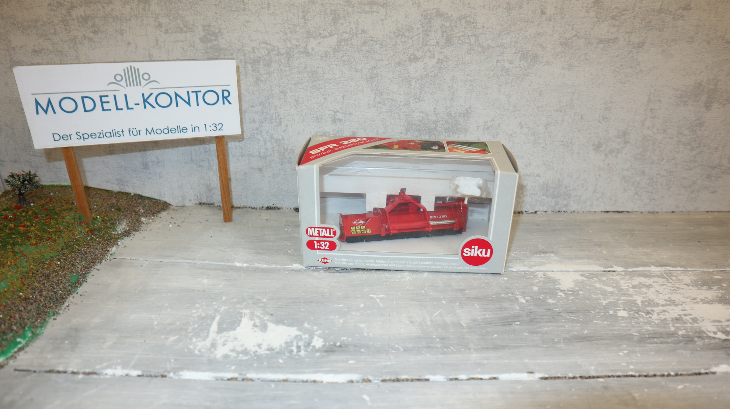 Siku 2454 in 1:32, KUHN BPR 280 Mulcher Werbemodell NEU in OVP