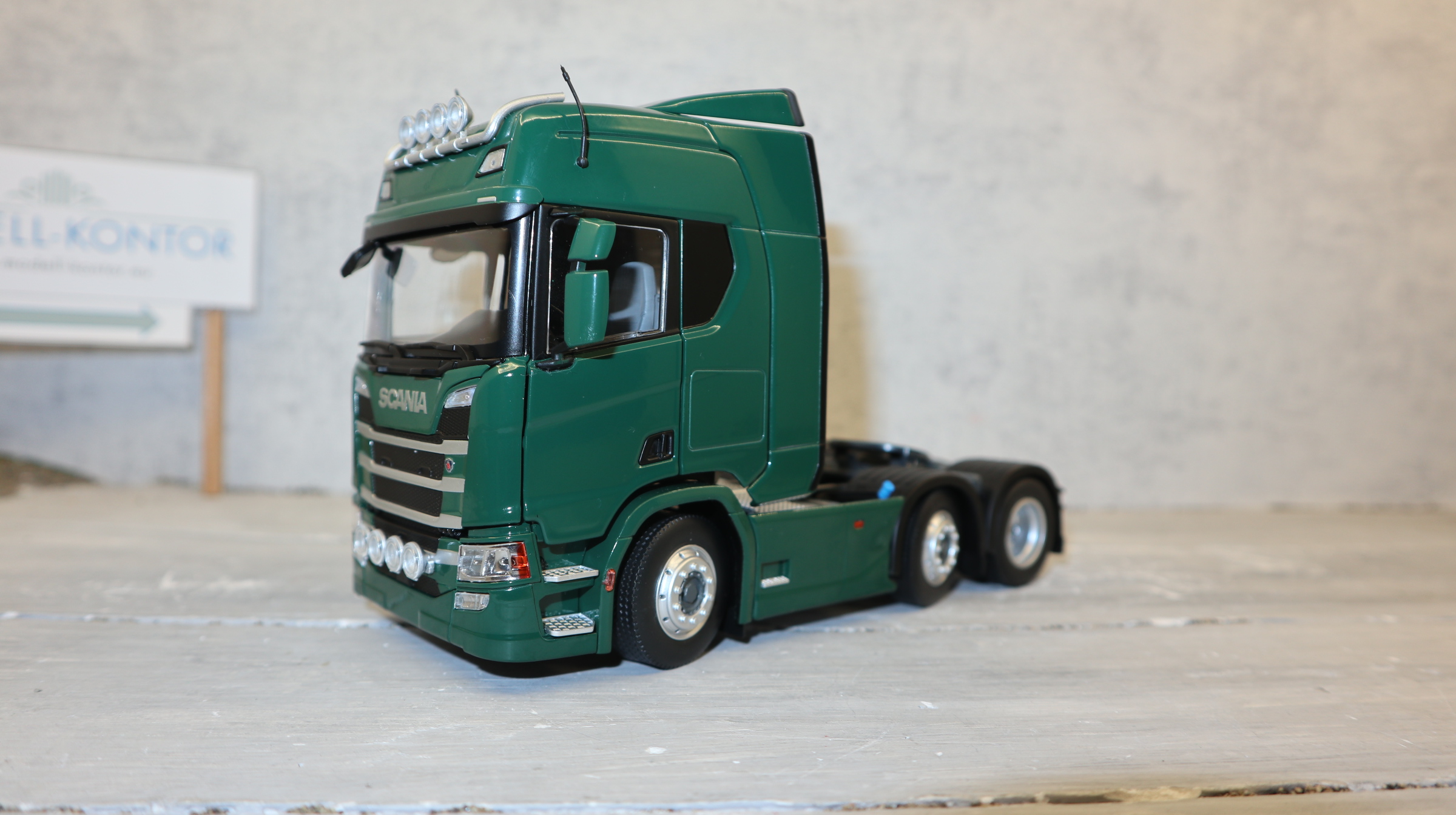 MarGe 2015-05 in 1:32, Scania R500 6x2 in dunkelgrün,  NEU in OVP