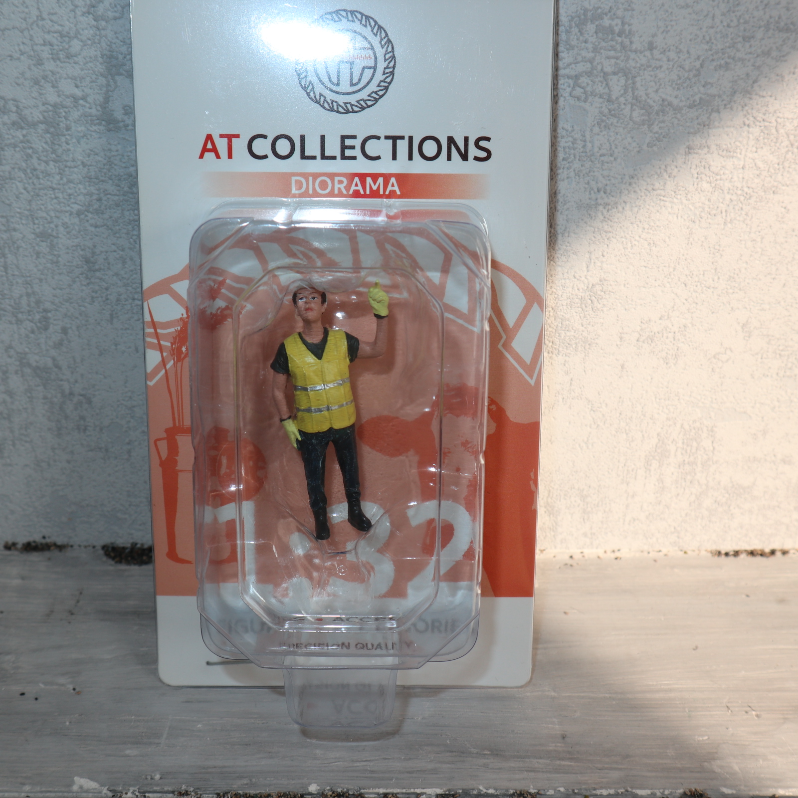 AT Collections AT32145 in 1:32  Einweiser mit Warnweste NEU in OVP