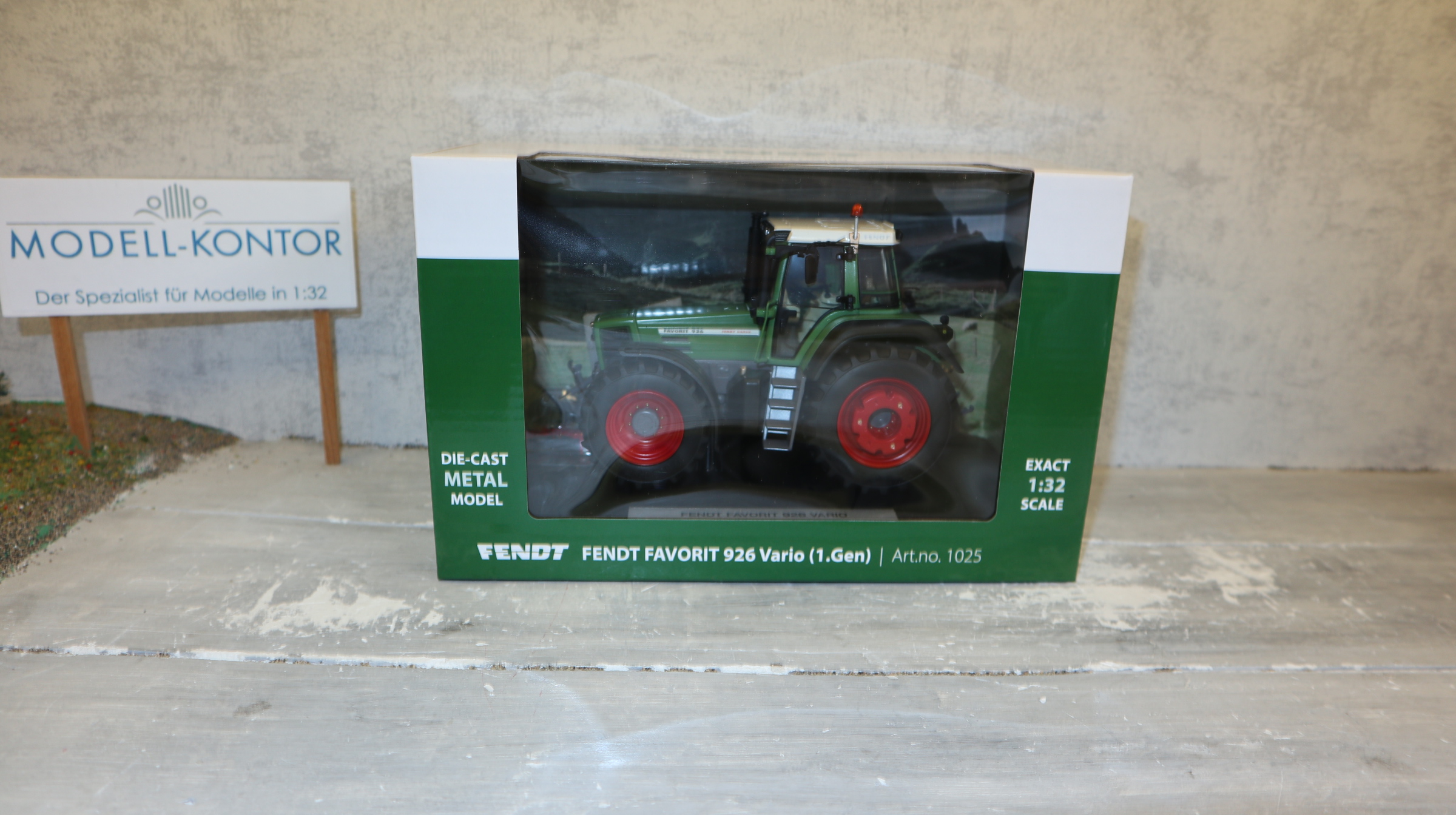 Weise Toys 1025 in 1:32, Fendt Favorit 926 (1.Generation) NEU in OVP