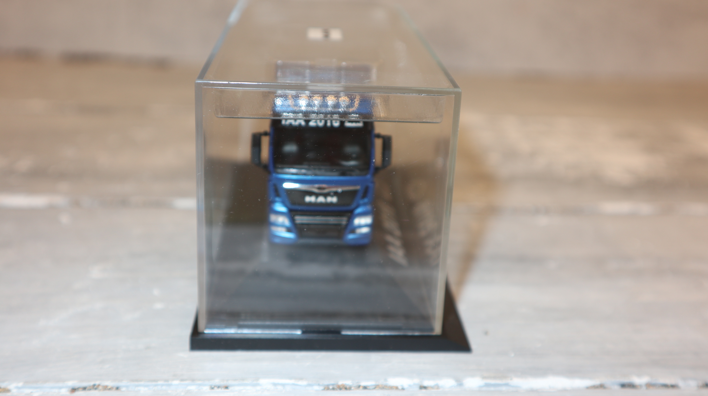 Herpa 1:87, MAN TGX XXL SZM Sondermodell IAA 2016 blaumetallic. NEU in OVP