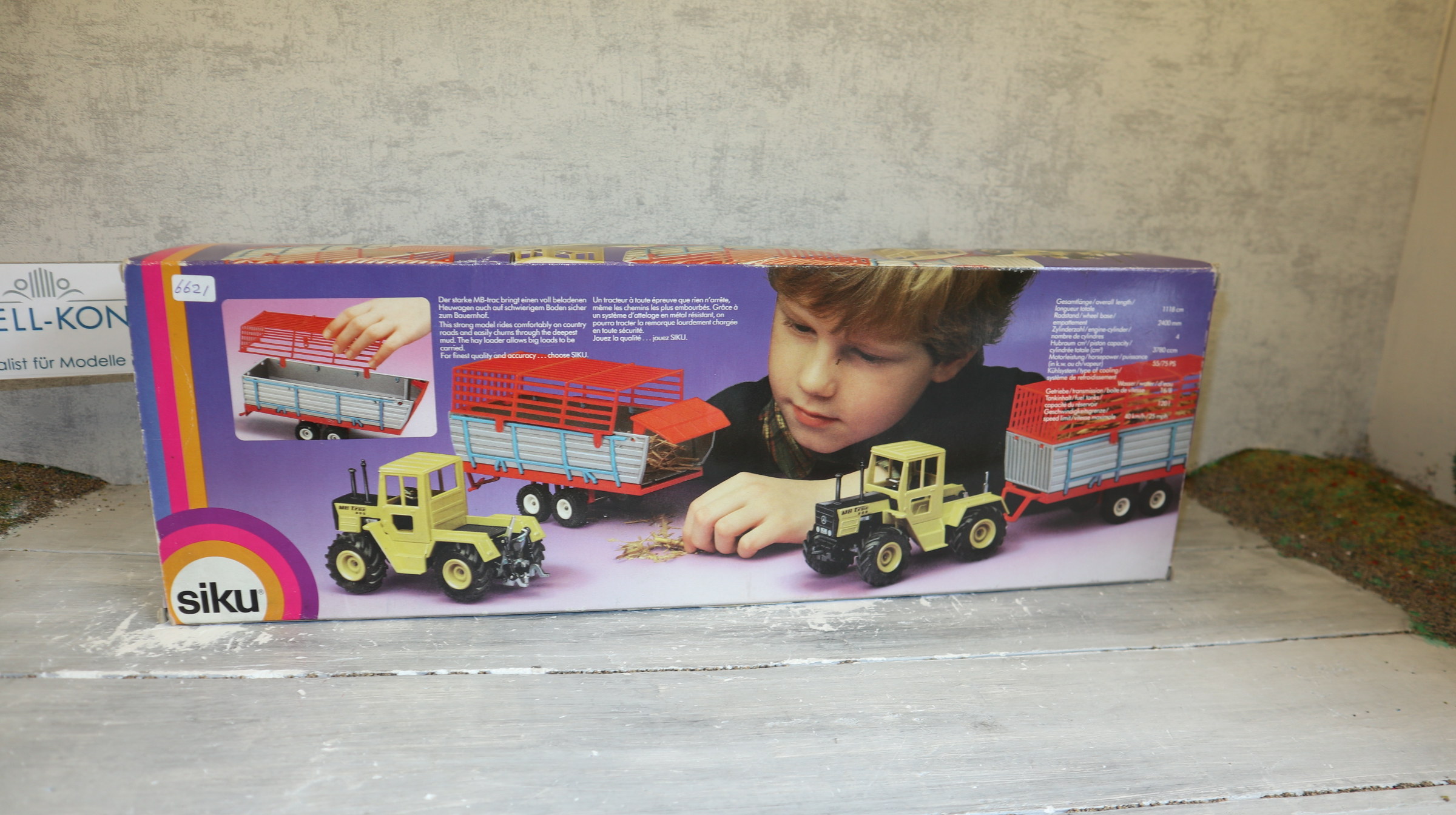 Siku 3753 in 1:32,  MB-Trac 800 mit Heuladewagen,  NEU in OVP