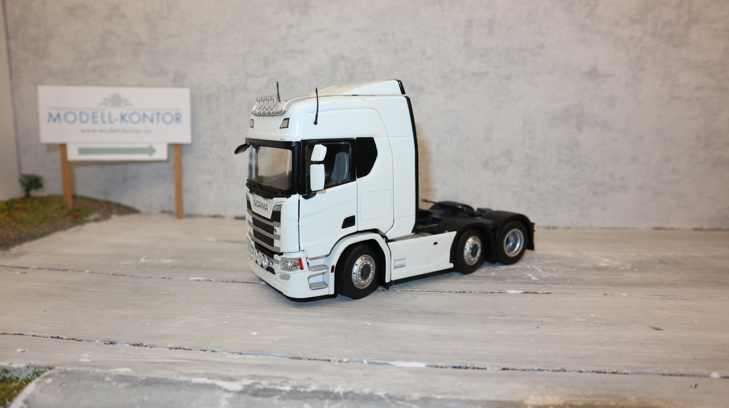 MarGe in 1:32 2015-01 SCANIA R500 6x2 in weiß, NEU in OVP