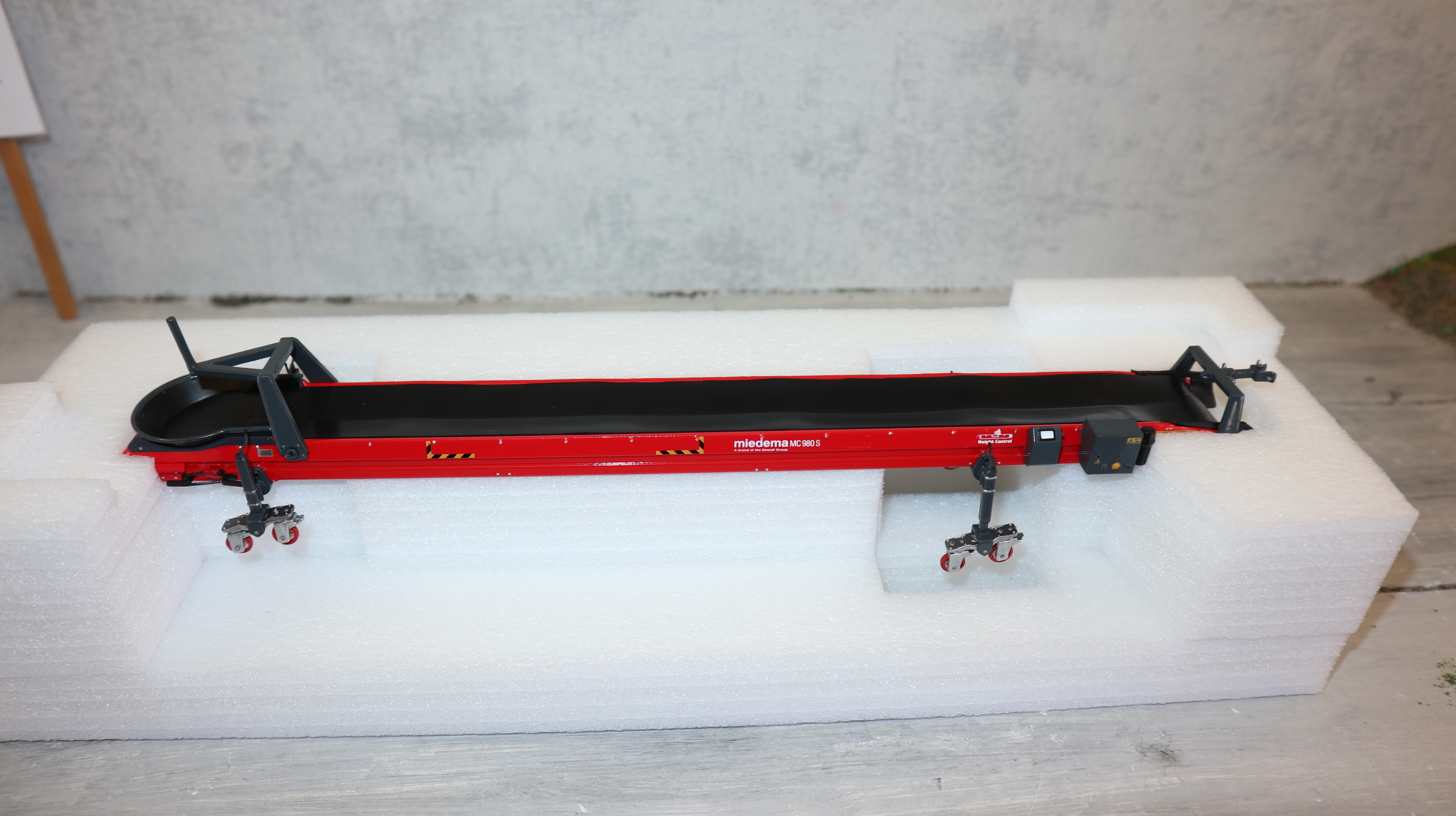 AT Collections AT3200132 in 1:32,   Transportband  MIDEMA MC 980S,  NEU in OVP