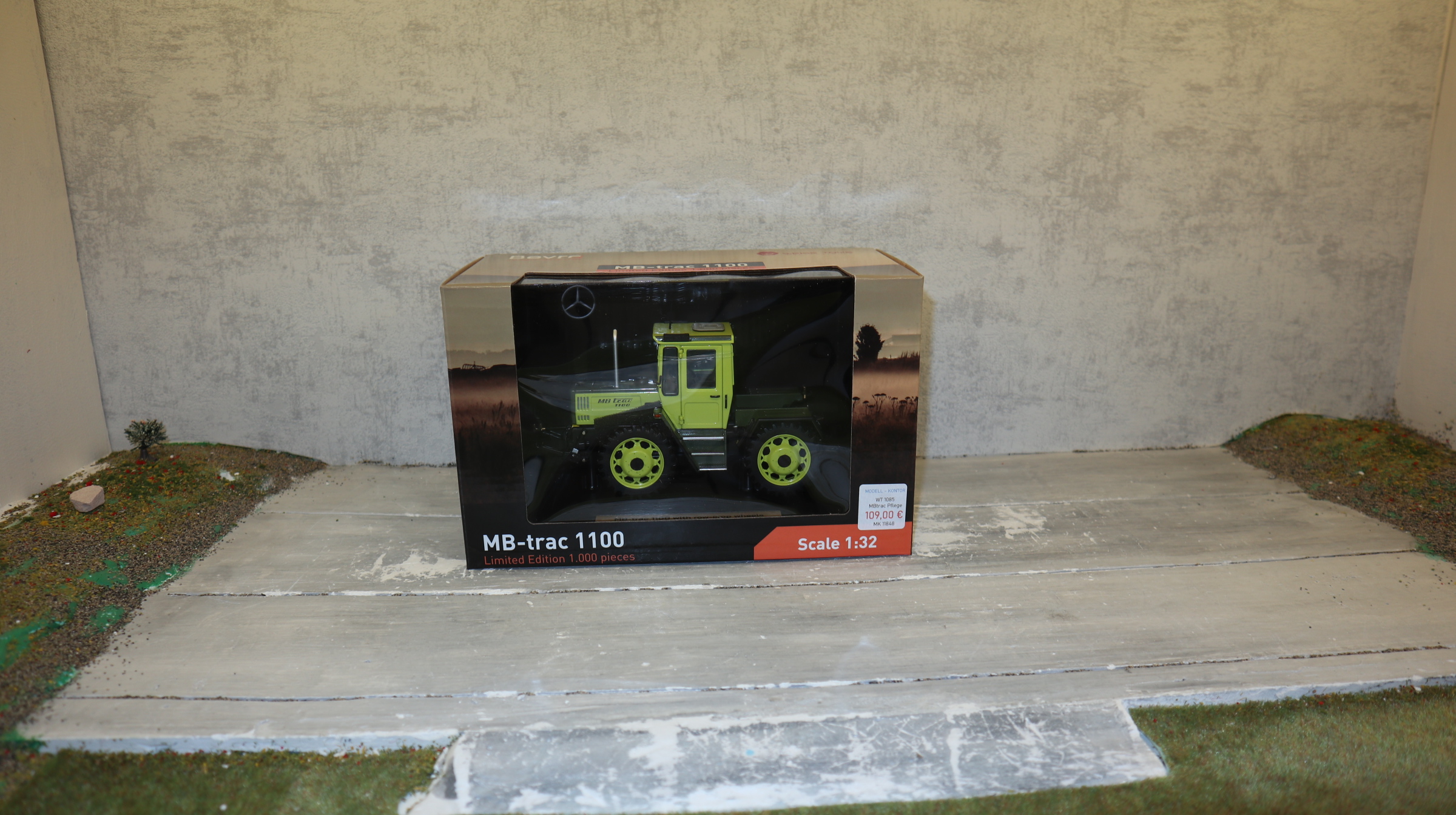Weise Toys 1088 in 1:32, MB-trac 1100 Pflegereifen grüngelb,  NEU in OVP