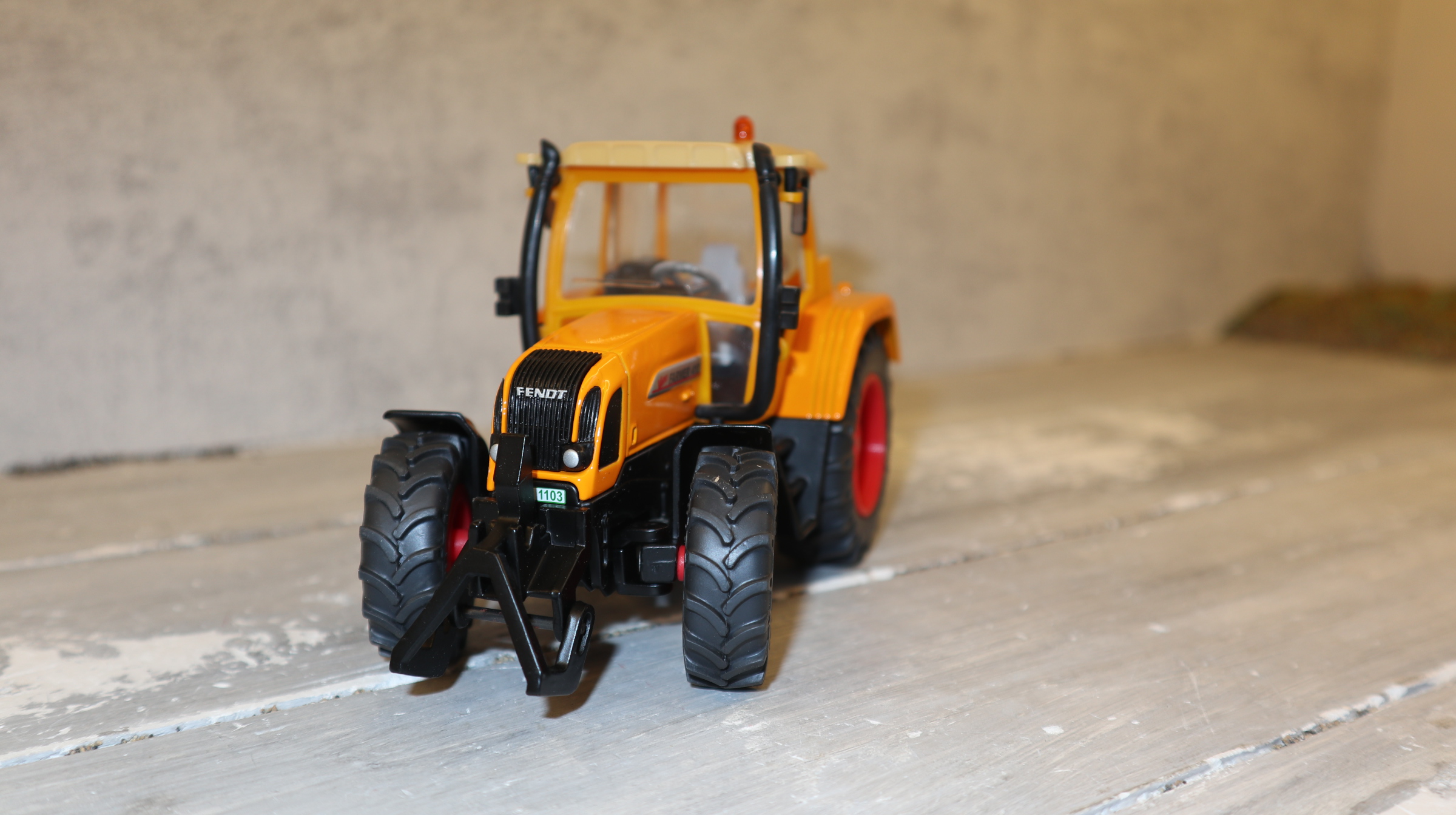 Siku 2968 in 1:32, Fendt 411 orange Grundmodell für SSC,  NEU in OVP