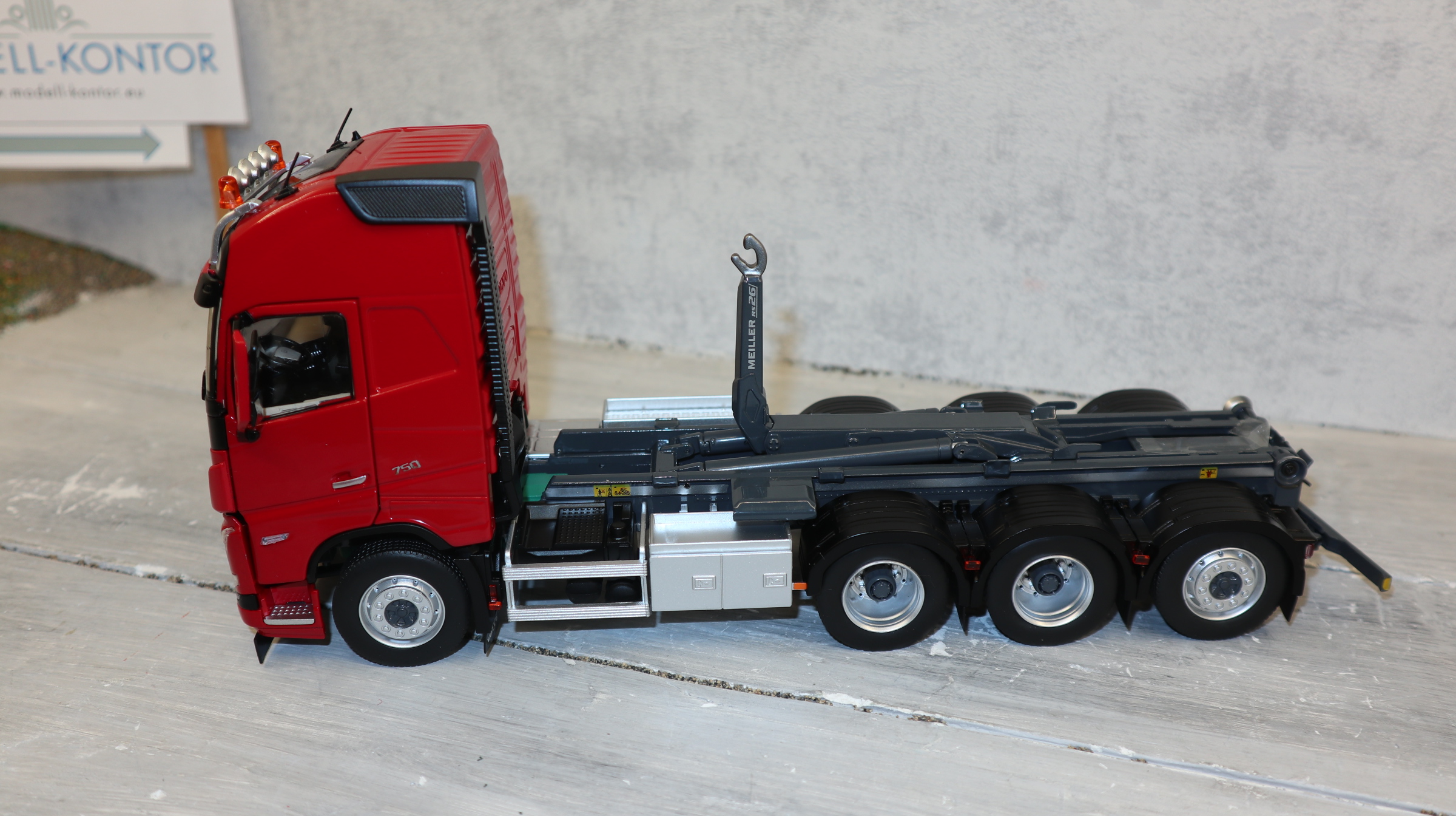 MarGe 2235-03 in 1:32, Volvo FH 5 ROT als Triple-Achser mit Abroller, DEFEKT NLA NEU in OVP