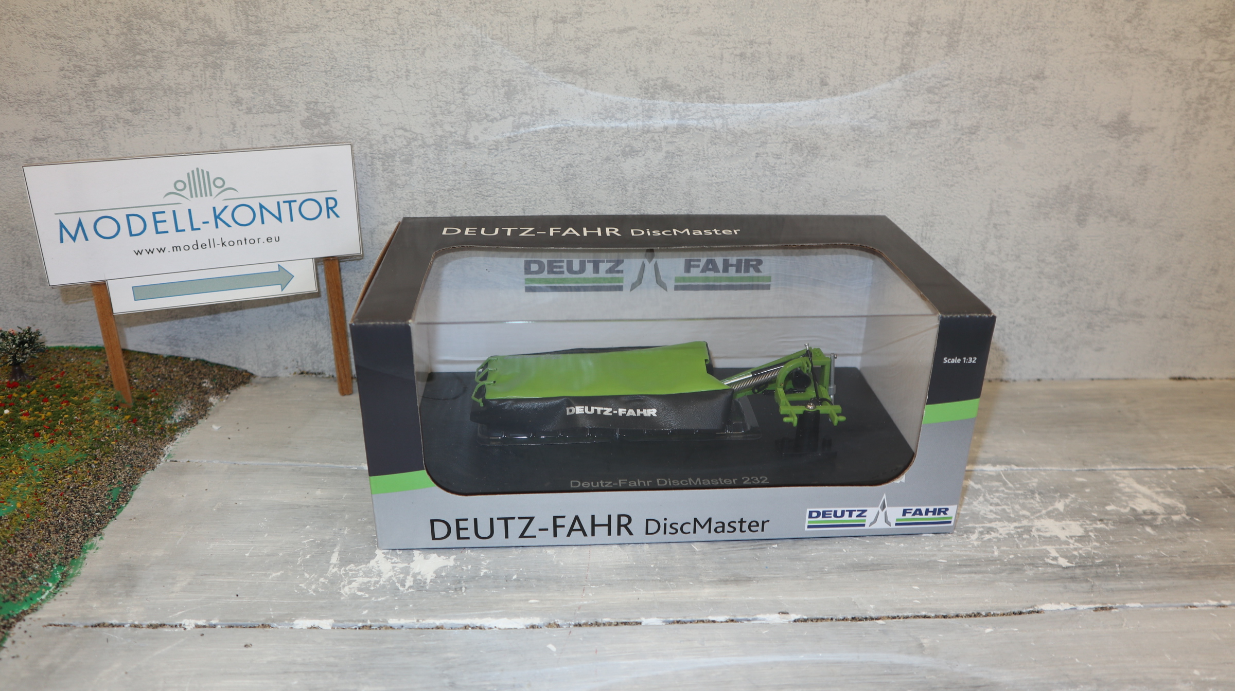 Universal Hobbies UH 4865  in 1:32,  Deutz-Fahr Discmaster 232 , NEU in OVP