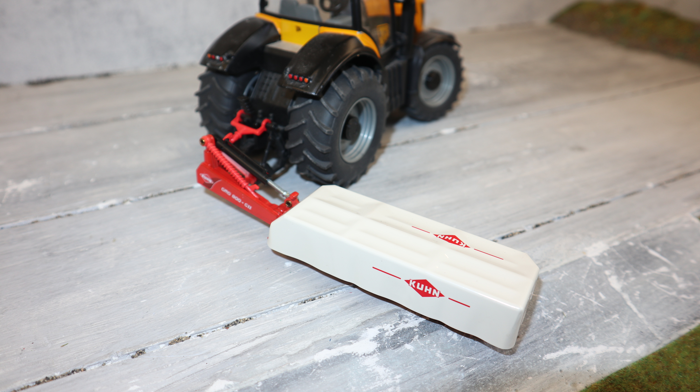 Siku 2456 in 1:32, Heckmähwerk KUHN, Neu in OVP