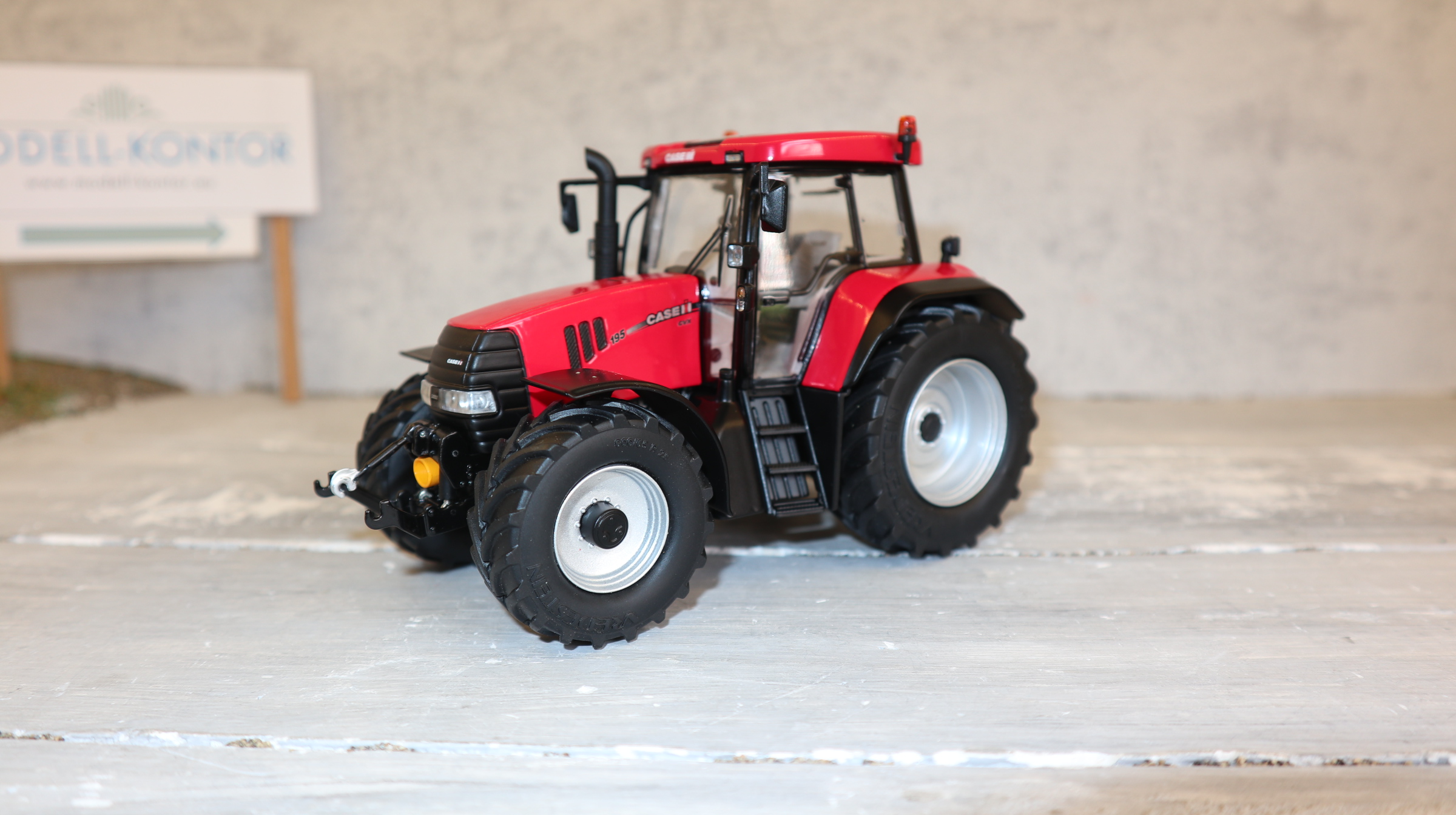 MarGe 2213 in 1:32, CASE IH CVX 195 in rot, NEU in OVP