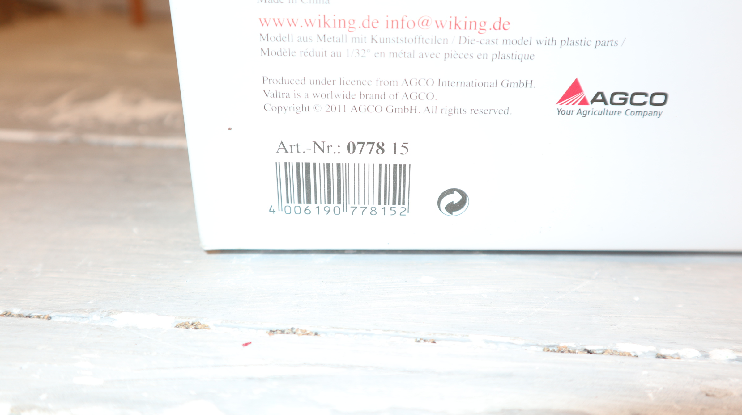 Wiking 077815 in 1:32, VALTRA T174 weiß mit Frontlader, NEU in OVP