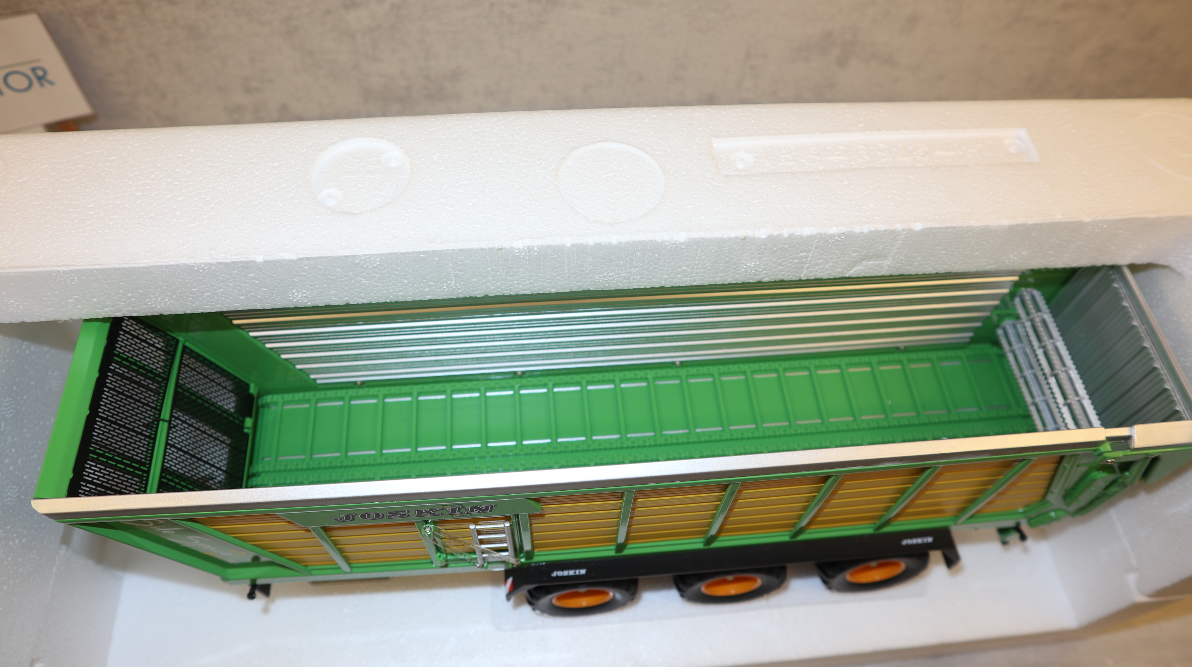 Universal Hobbies UH 5336 in 1:32, Joskin Silo-Space 2 590T,  NEU in OVP