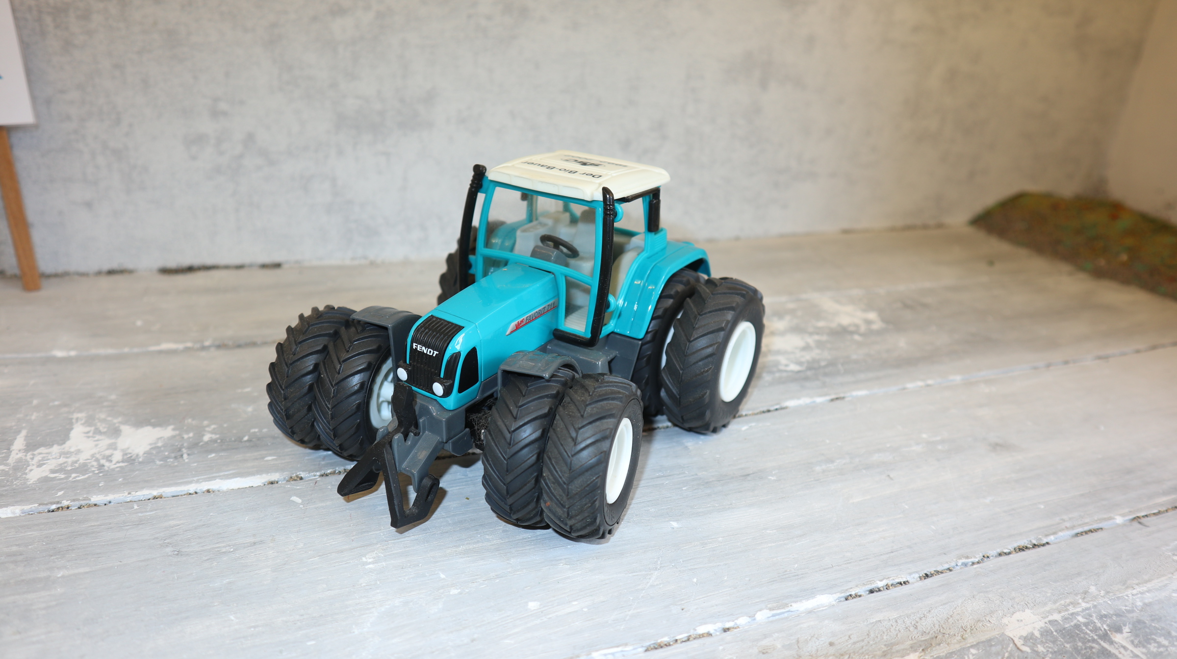 Siku 3250 in 1:32, Fendt 711 türkis SSC 2002 Sondermodell, nur 140 Stück, NEU in OVP