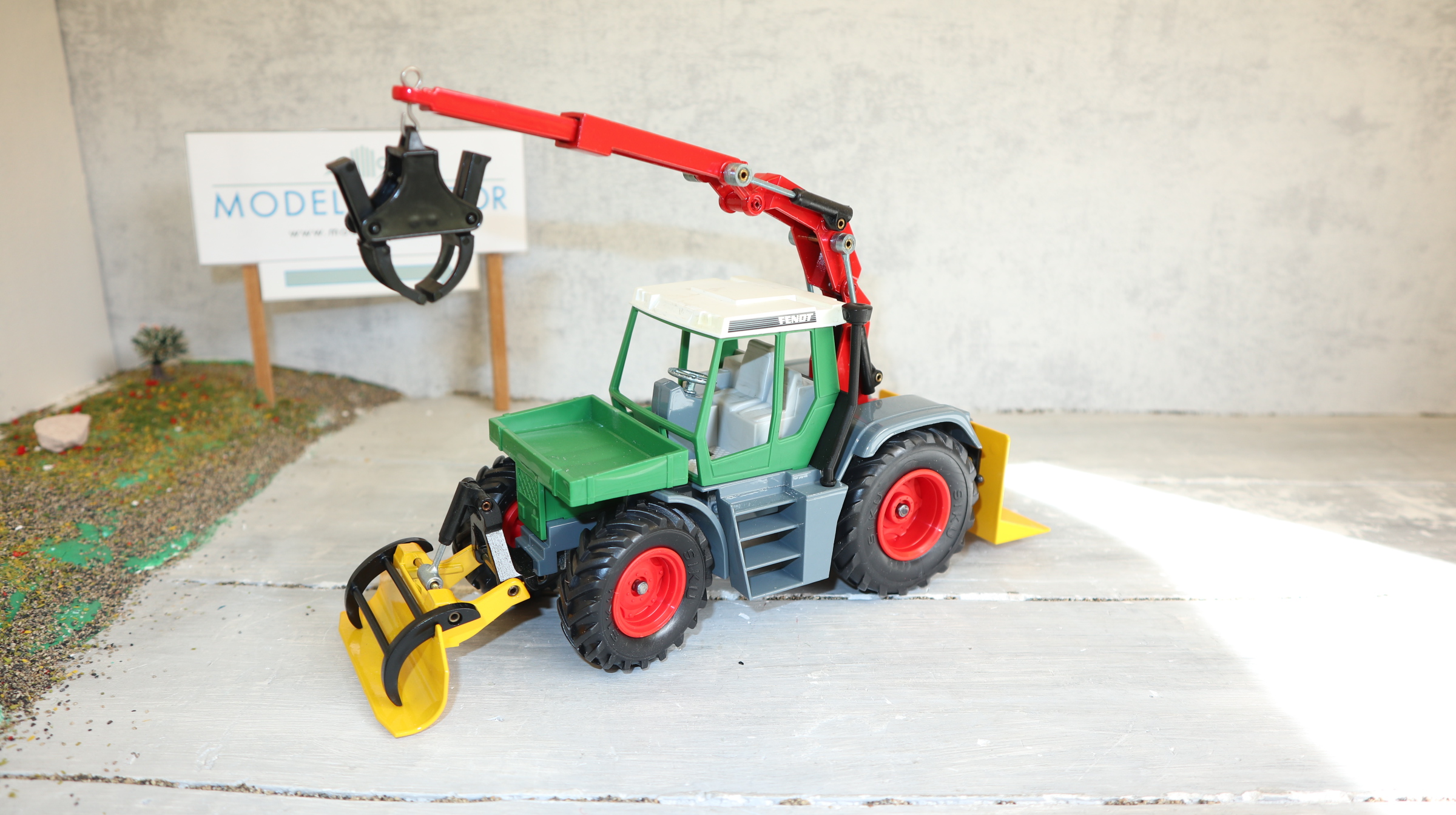 Siku 3857 in 1:32, Fendt Xylon Forsttrecker, NEU in OVP 