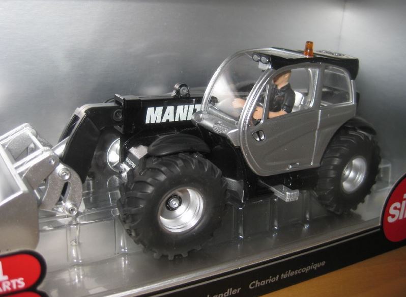 Siku 3067 in 1:32, Sondermodell Blackline Manitou Teleskopstapler schwarz in OVP
