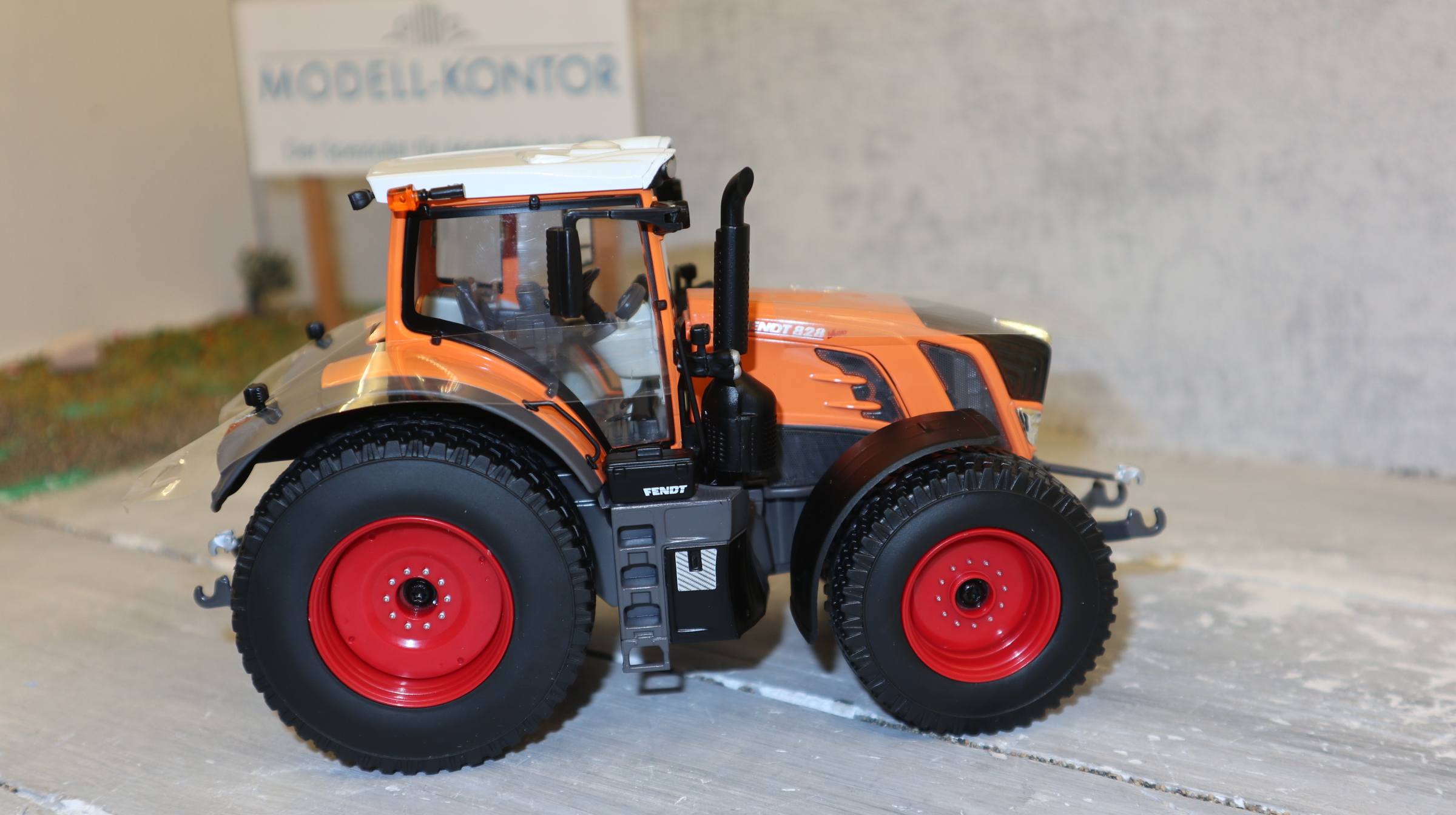 Wiking X99101700300 in 1:32,  Fendt 828 Kommunal , NEU in OVP