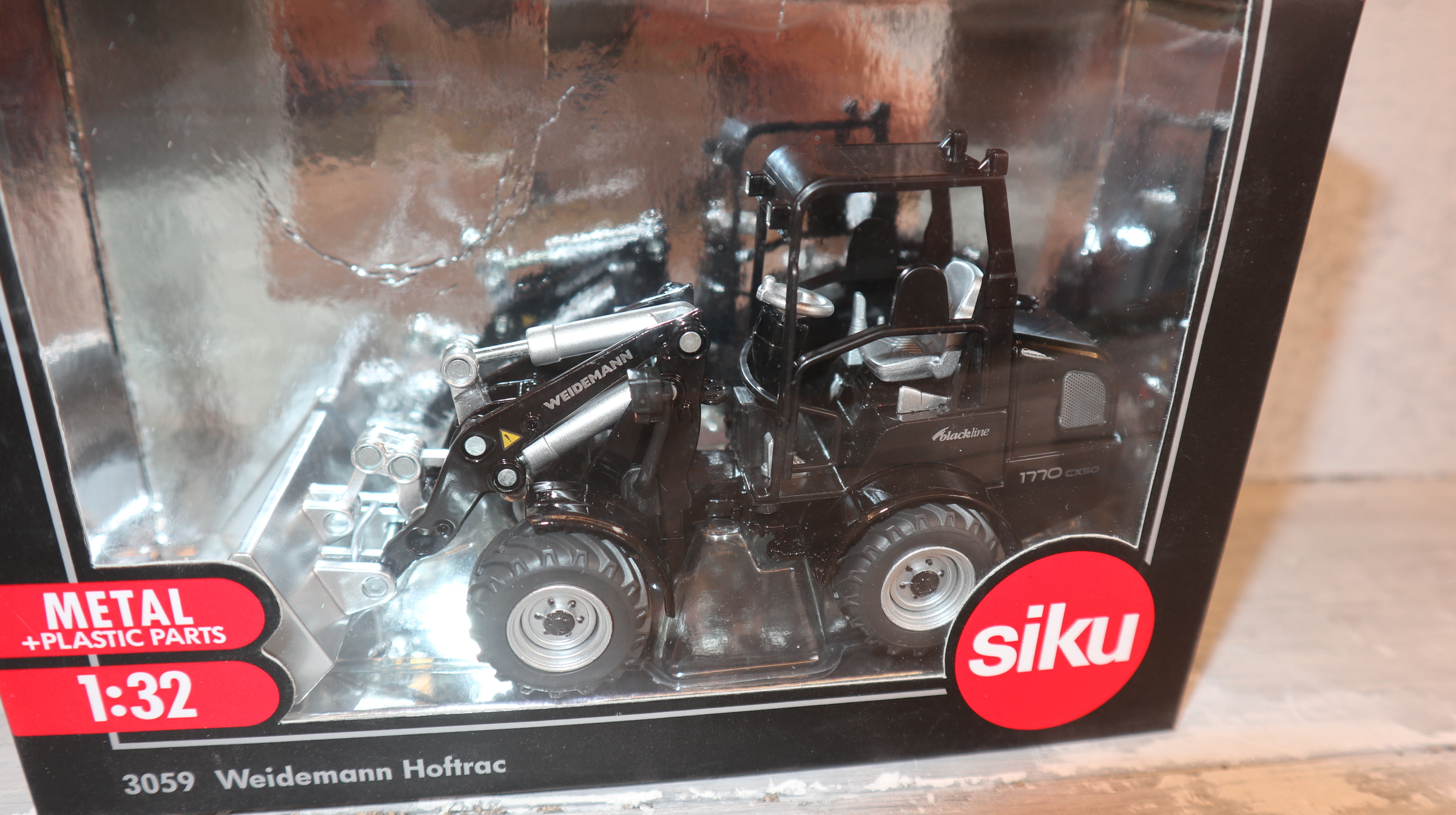 Siku 3059 in 1:32, Weidemann Hoftrac 1770 Blackline, NEU in OVP