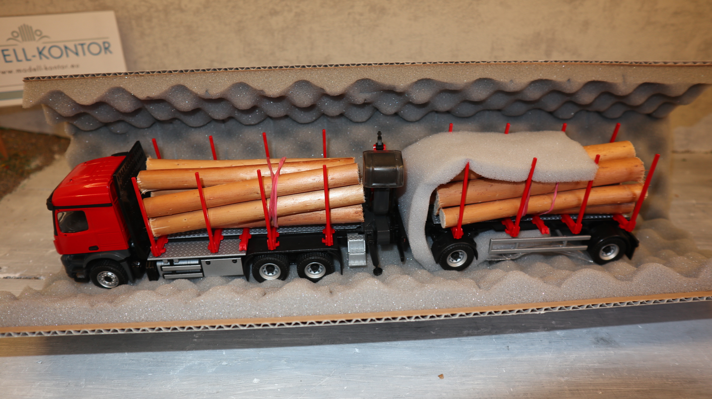 Conrad 78233/0 in 1:50 , MB Arocs ROT Palfinger Epsilon Q17Z Doll Kurzholzzug,  NEU in OVP