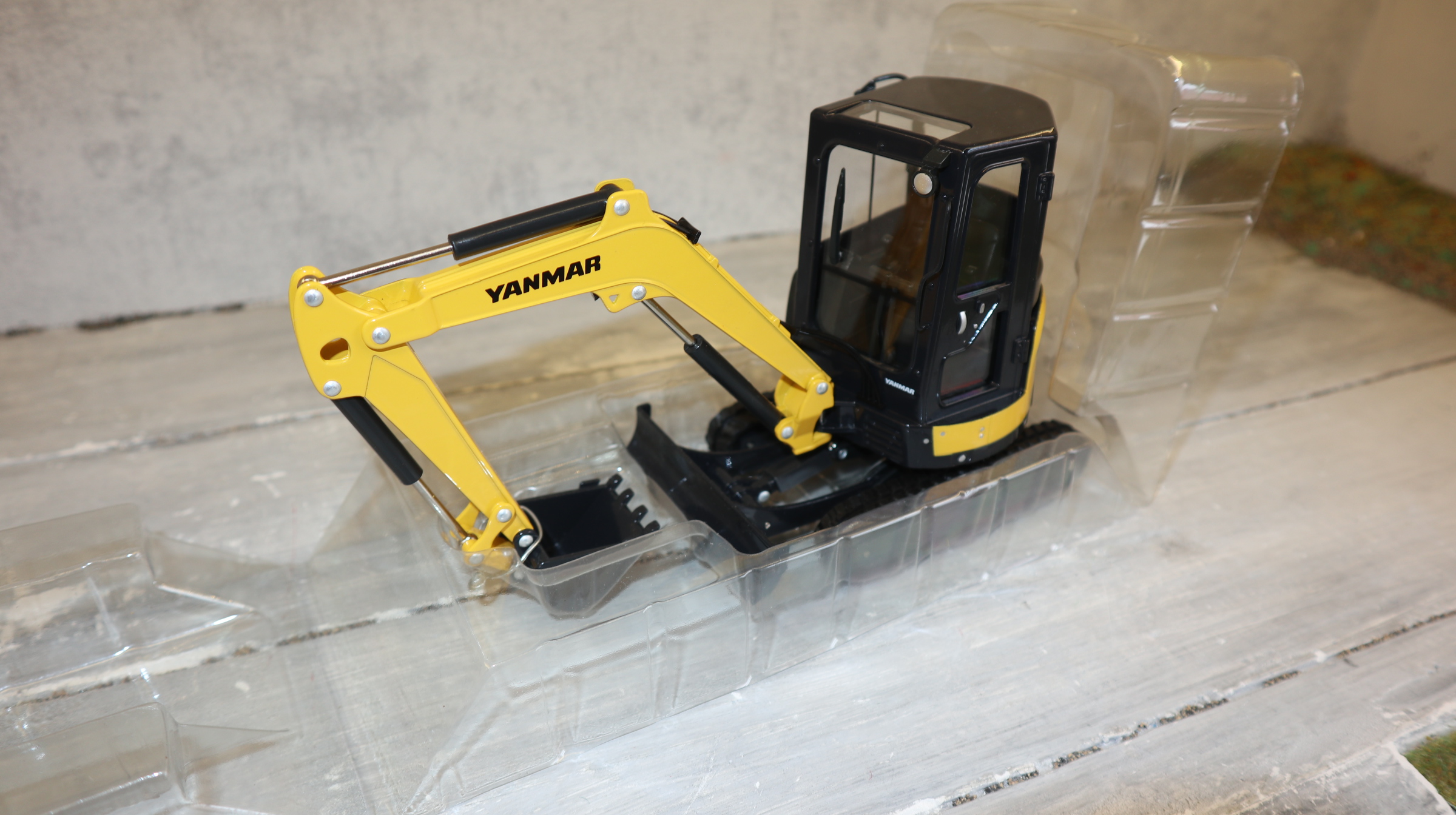 YANMAR in 1:32, YANMAR ViO35 Kompaktbagger, NEU in OVP