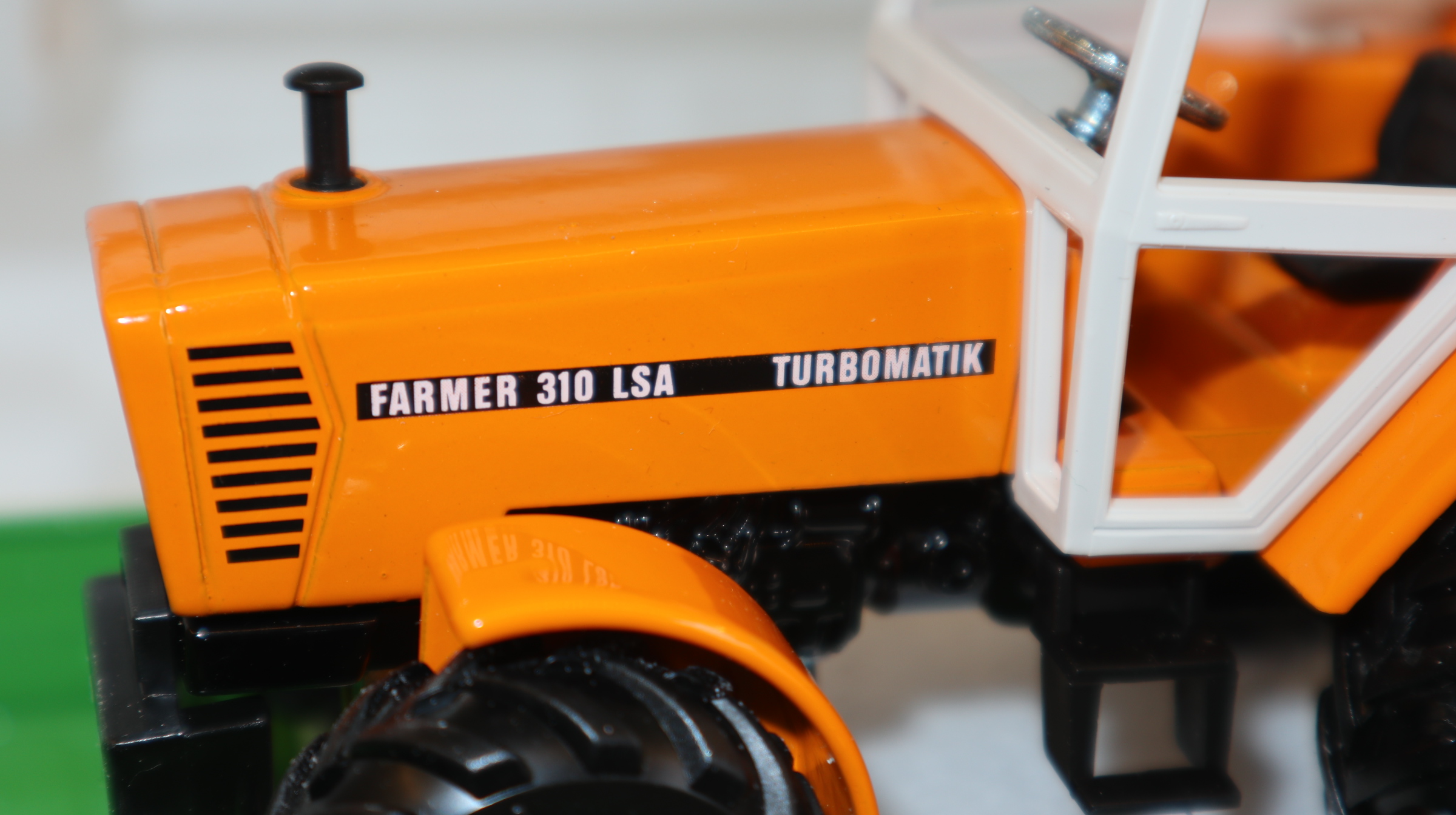 Siku 2851 Märklin 54801 in 1:32, MAXI Spur1 Anhänger mit Fendt 310 LSA in gelb, NEU in OVP