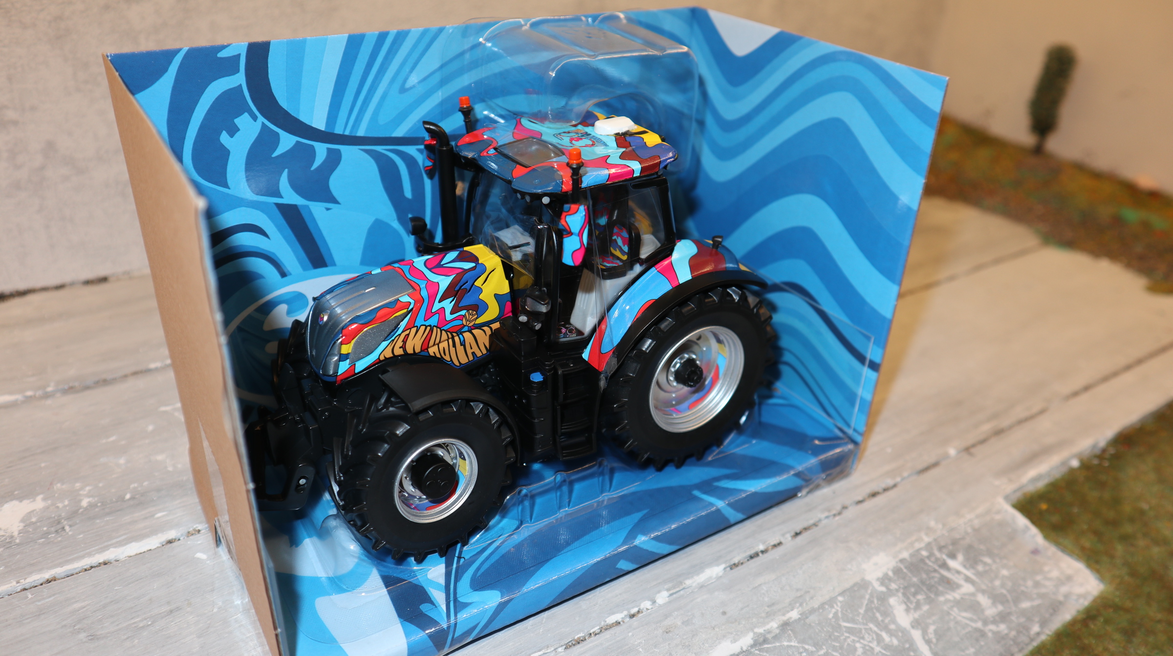 Britains 43392 in 1:32,  New Holland T7.300 60. Jahre Edition, NEU in OVP