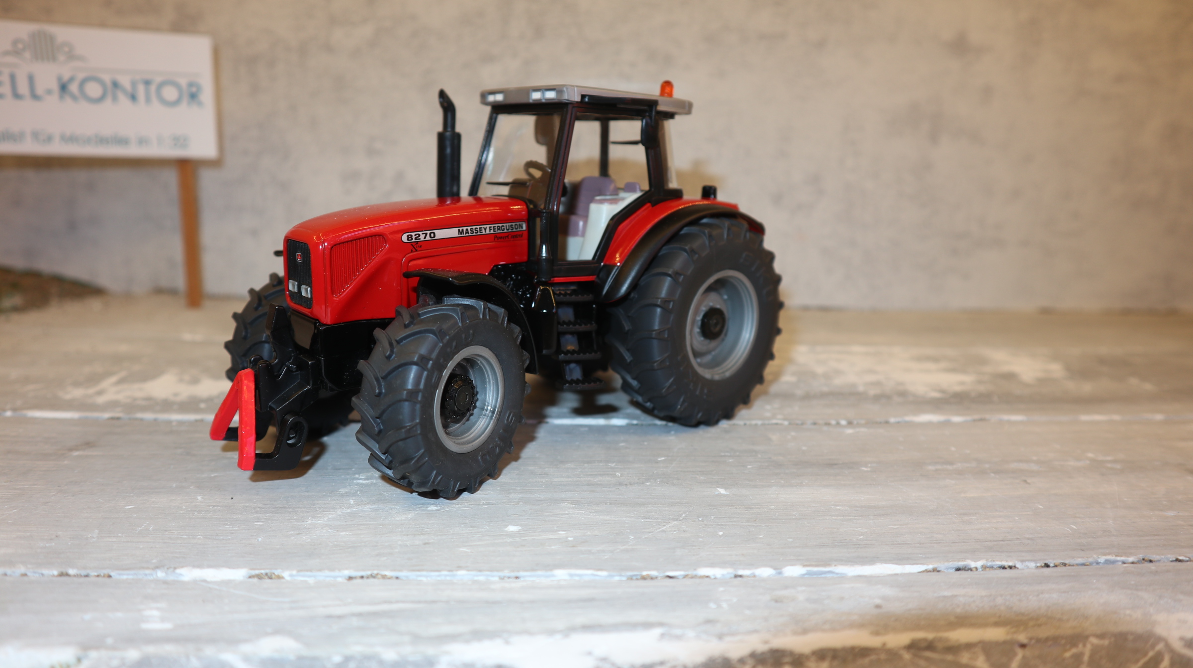 Siku 3251 in 1:32, Massey Ferguson 8270 xtra, LCN 2002, NEU in OVP