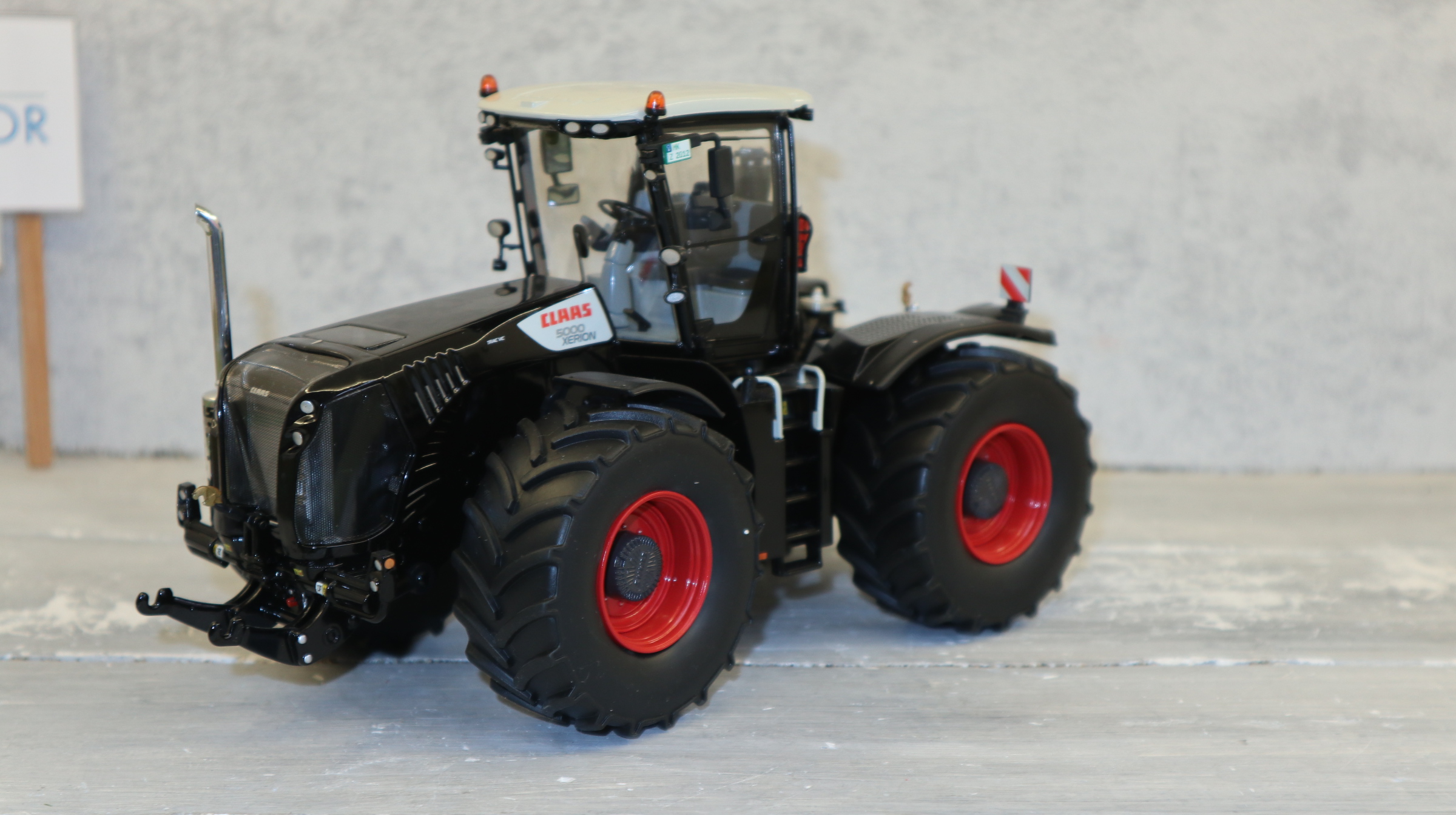 WIKING 877305 in 1:32, Claas Xerion 5000 BLACKLINE, NEU in OVP