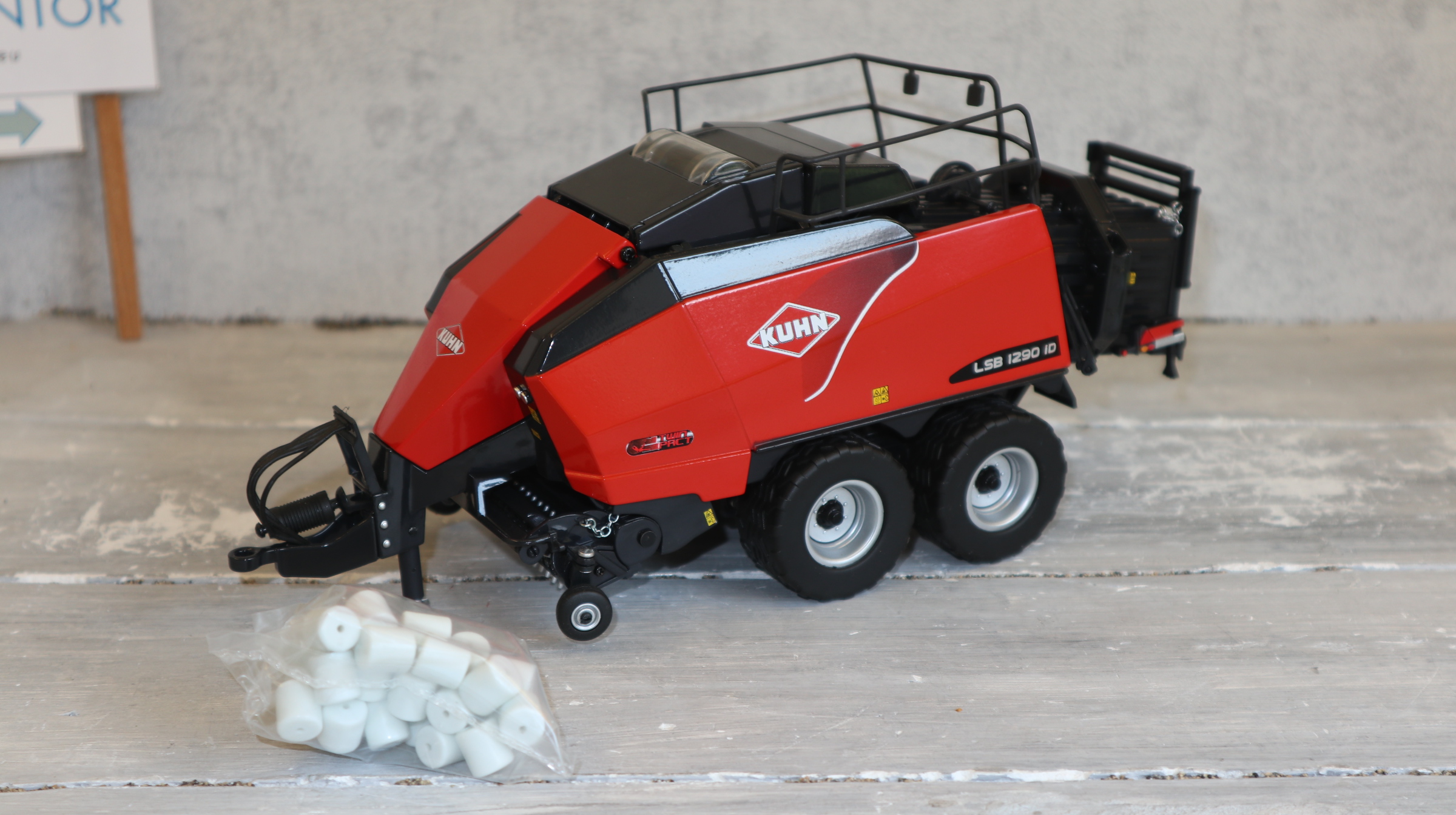 WIKING 077819 in 1:32, KUHN Großballenpresse LSB 1290, NEU in OVP