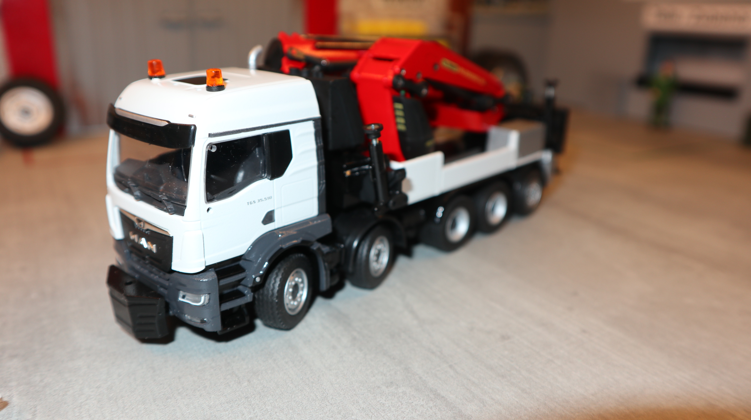 Conrad 81224-0 in 1:50,  MAN weiß 5-Achser mit PALFINGER PK 200002L SH, NEU in OVP
