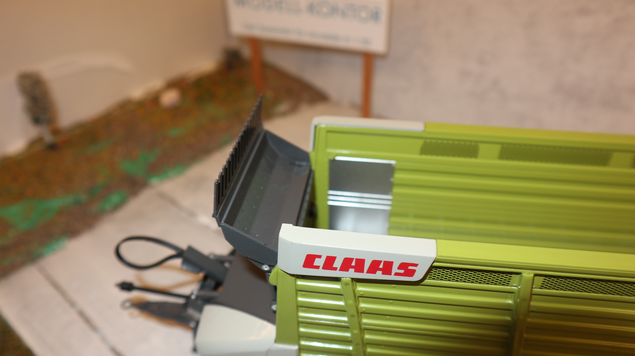 USK 30022 in 1:32, Claas Cargos 8500 Sammelwagen, NEU in OVP