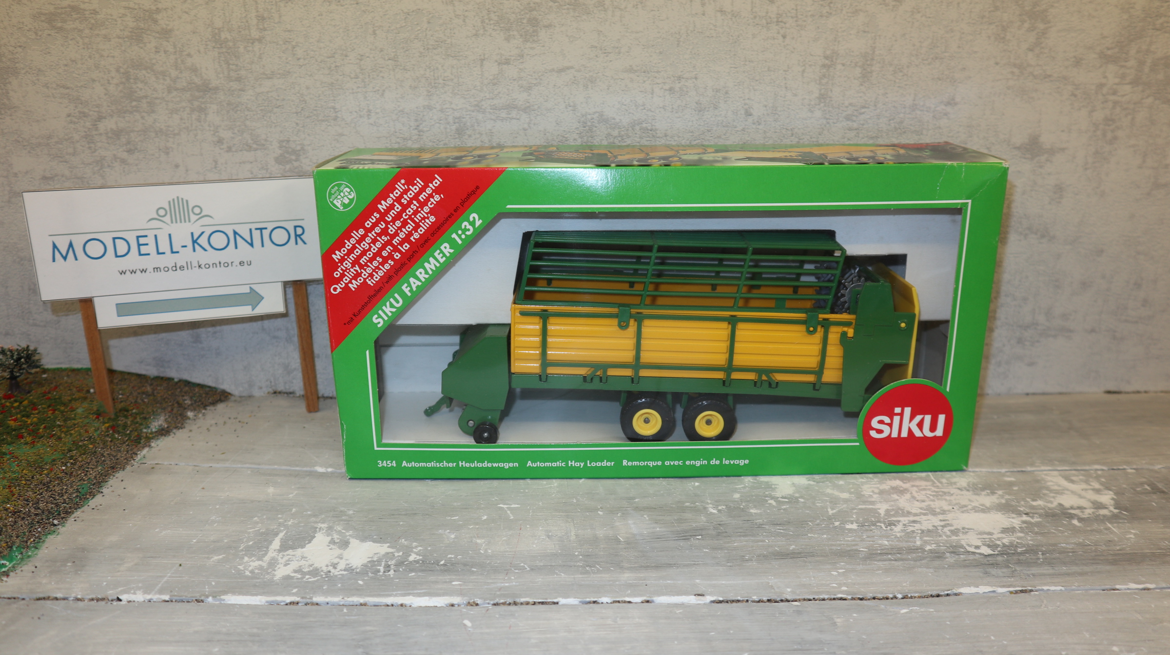 Siku 3454 in 1:32, Heuladewagen in John Deere-Farben, NEU in OVP