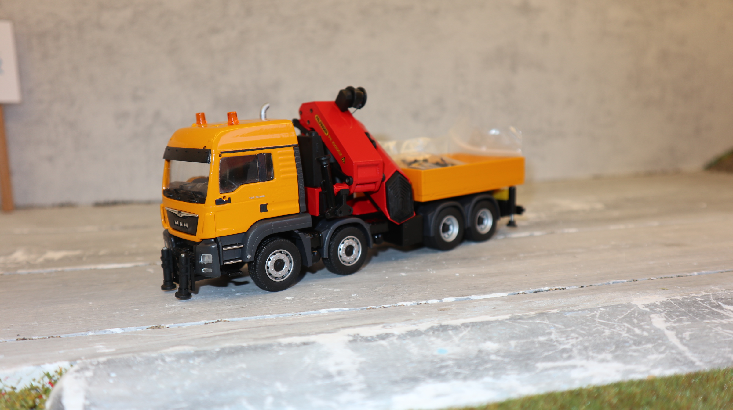 Conrad 77193 in 1:50,  MAN TGS 4-Achser mit PALFINGER PK 100002, NEU in OVP