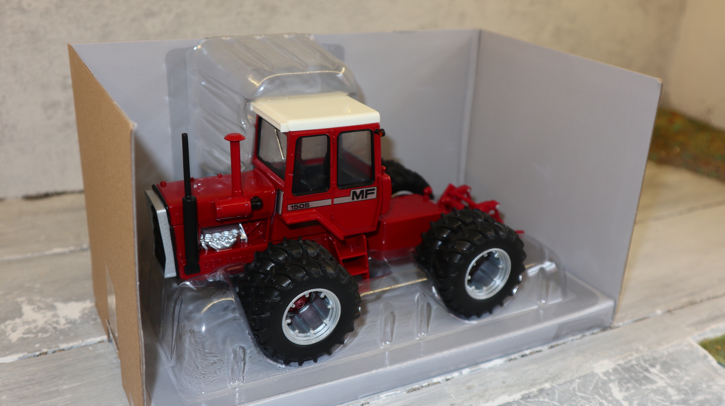 ERTL Britains Prestige 47559 in 1:32, Massey Ferguson 1505 Knicklenker, USA-Modell, NEU in OVP