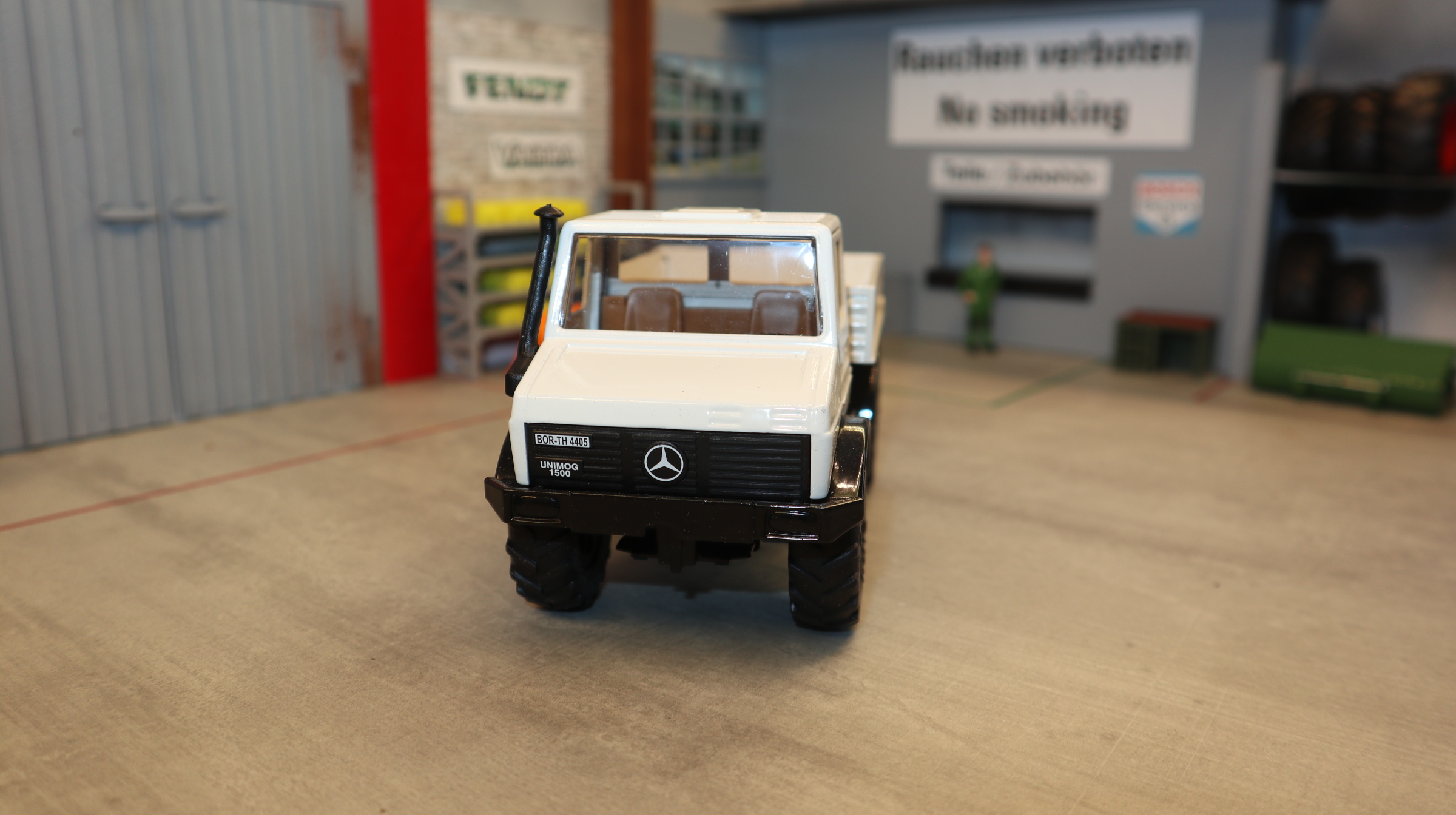 Siku 3153 in 1:32, UNIMOG 1700 Sondermodell weiß-schwarz, Höing, NEU in OVP