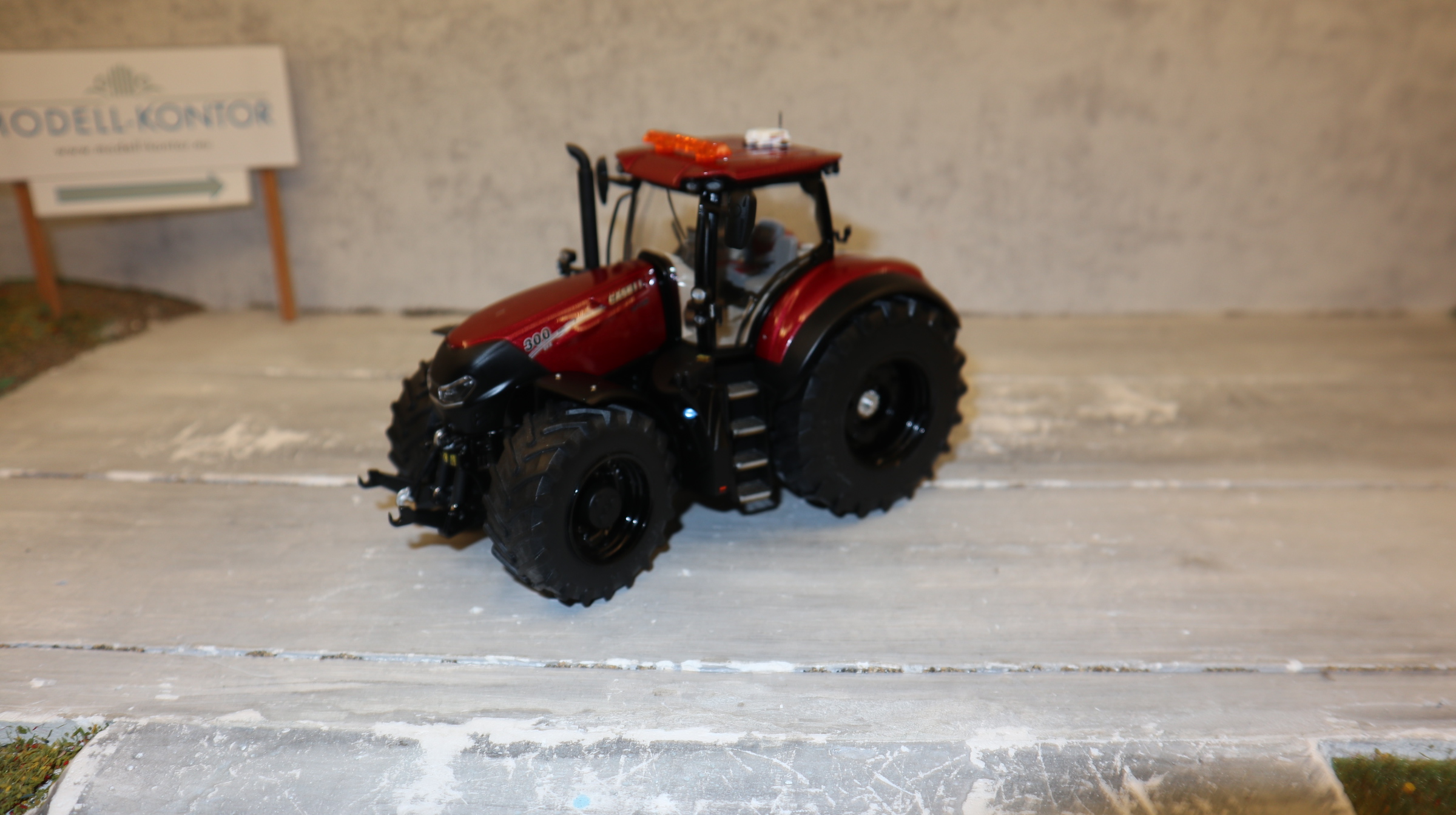 MarGe 1814 in 1:32, Case IH Optum 300 CVX, ROTmetallic schwarze Felgen, NEU in OVP