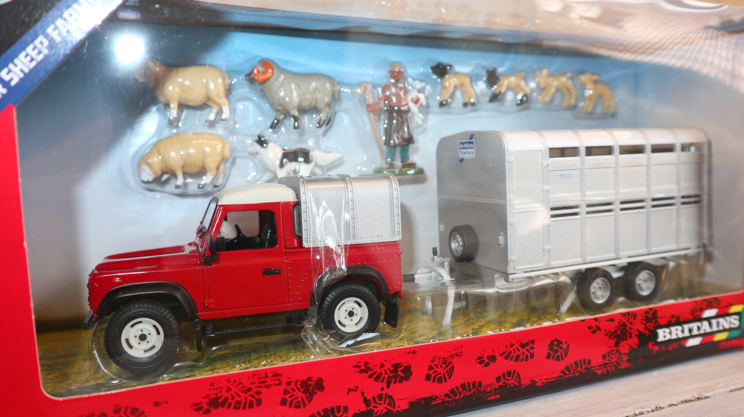 Britains 43138 in 1:32, Land Rover mit Anhänger und Schafherde, NEU in OVP