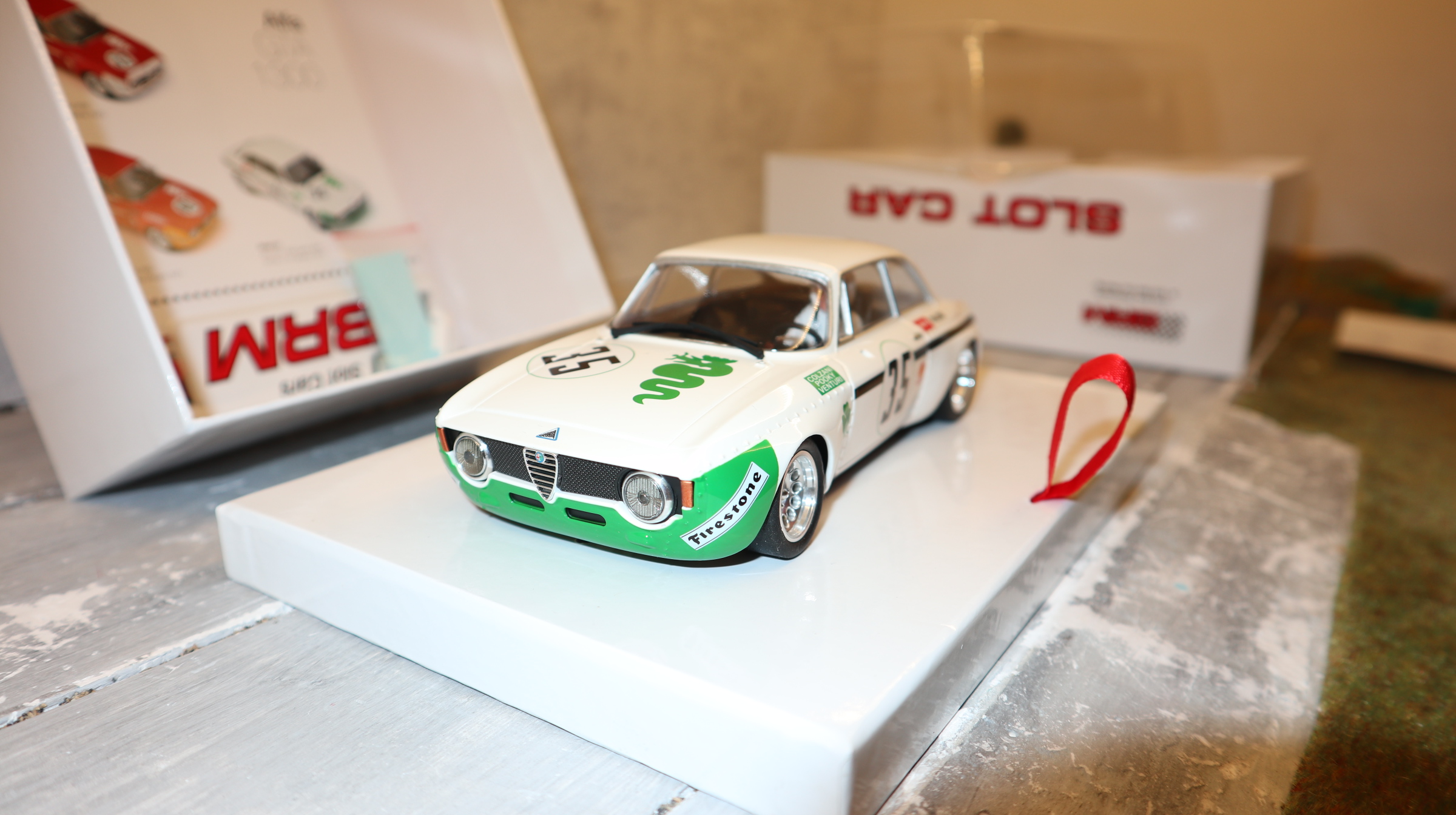 BRM 107 in 1:24, Alfa Romeo weiß-grün No. 35, NEU in OVP